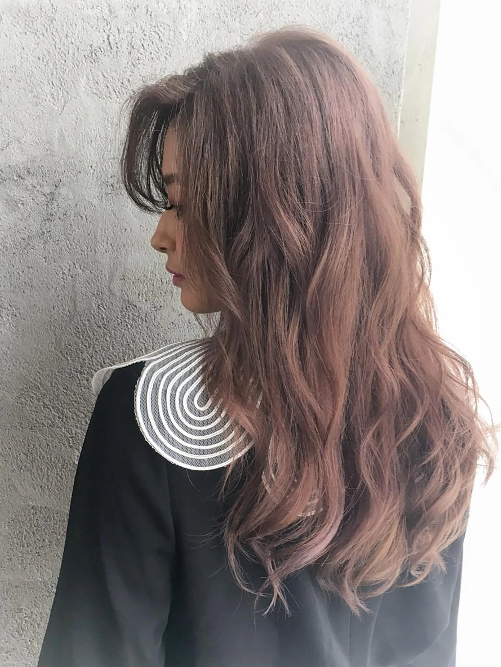 セミロング カラー アッシュ ピンクカラー ピンクアッシュ EMANON天神所属・Hitomi Ezakiのヘアスタイル