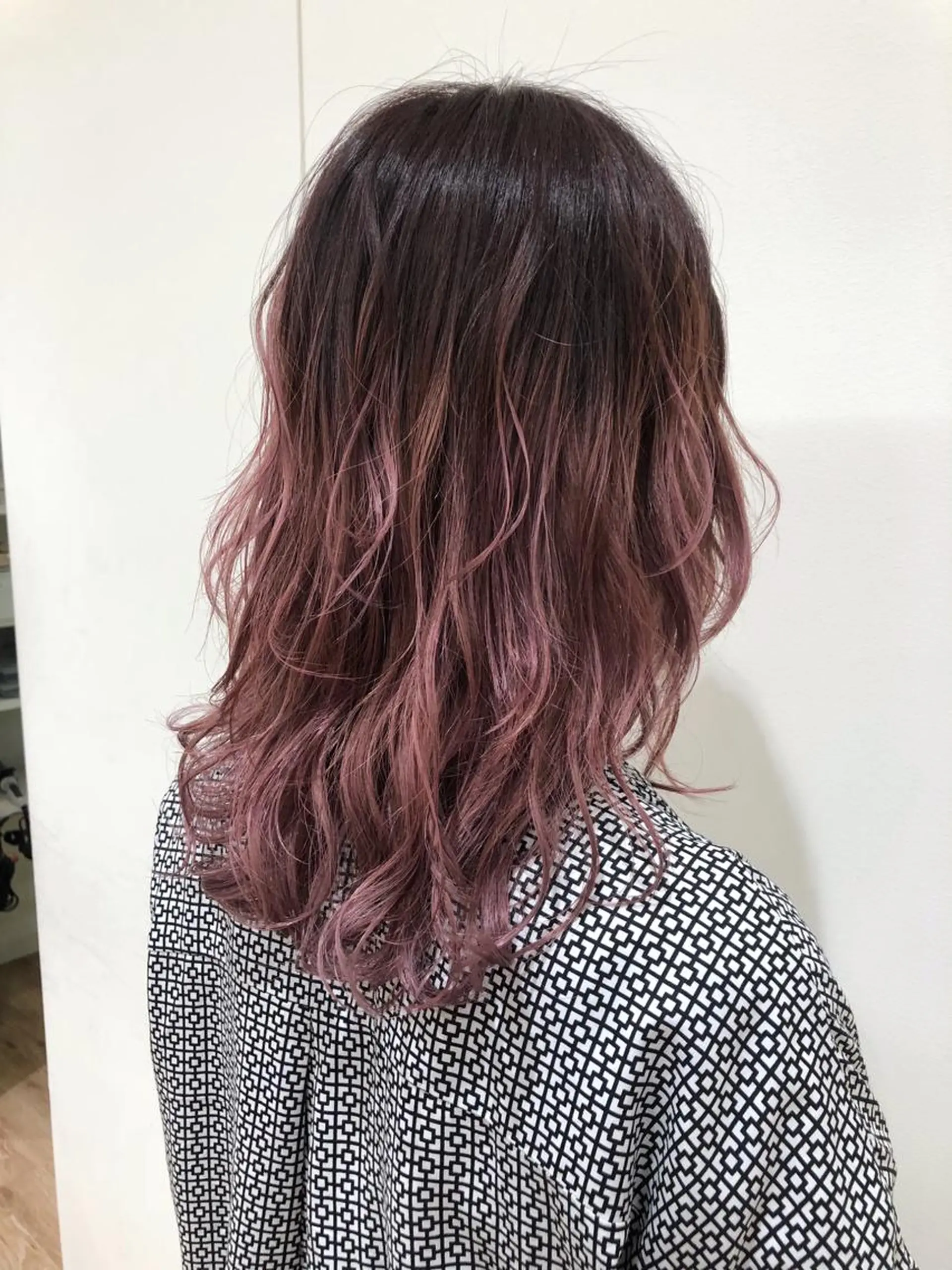 セミロング カラー ブリーチ ケアブリーチ ピンクカラー ケアブリーチ 坪井佑樹のヘアスタイル