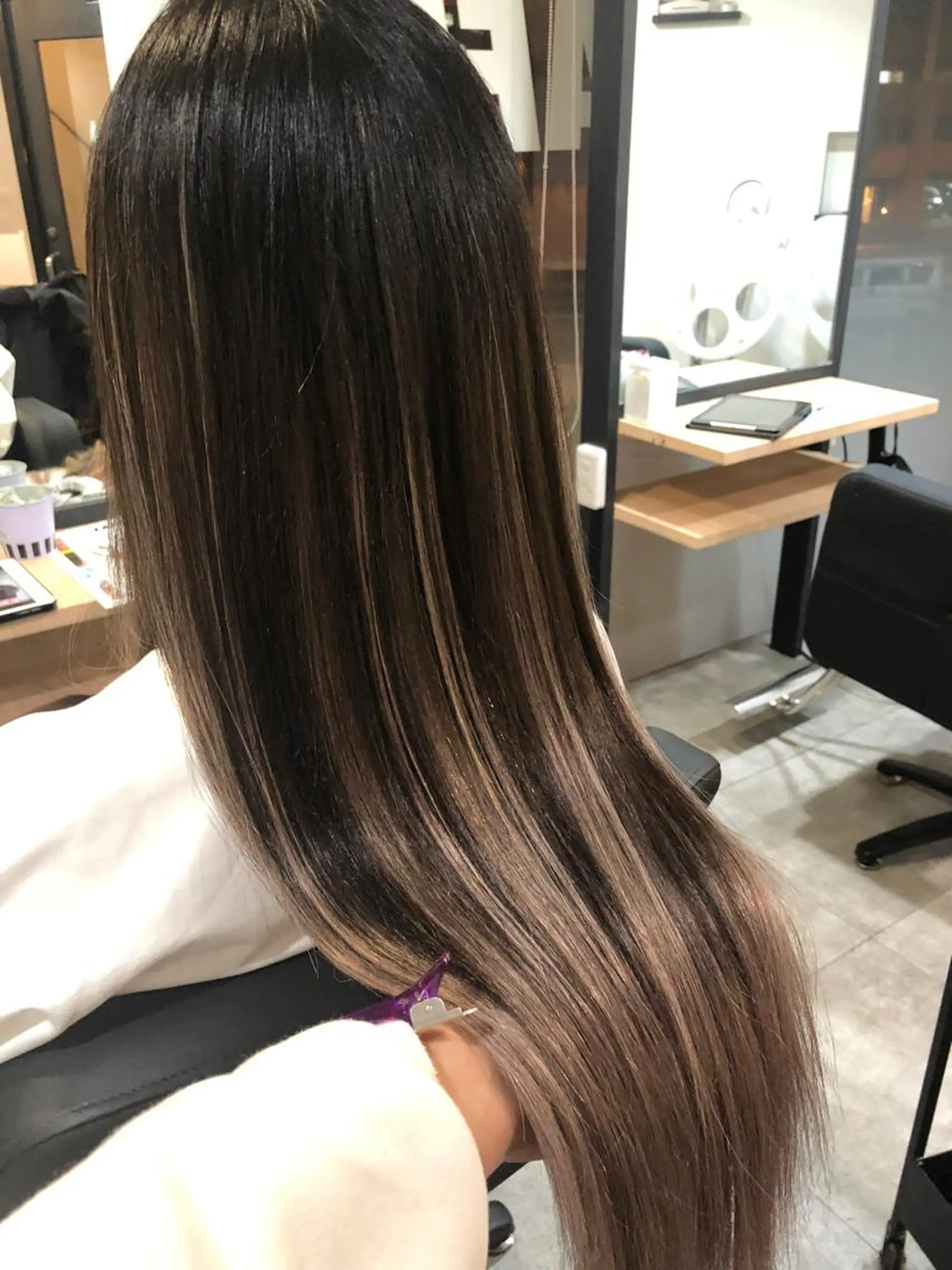 ロング カラー バレイヤージュ ハイライトカラー エクステ ハイライト レイヤーカット alpha. カラーエクステ下妻のヘアスタイル