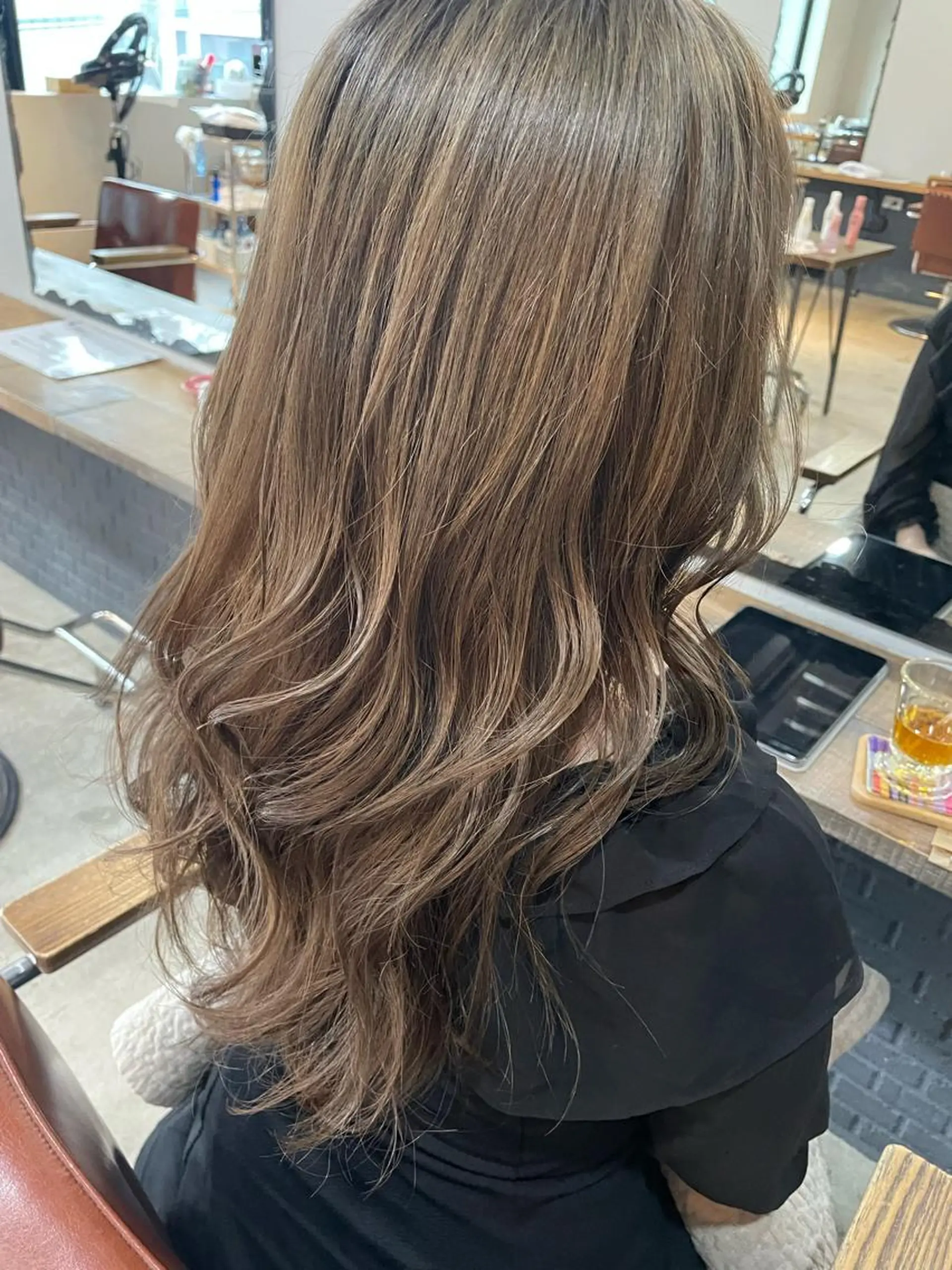 ロング カラー アッシュ ミルクティーアッシュ カット ヘアカラー トリートメント minami /髪質改善のヘアスタイル