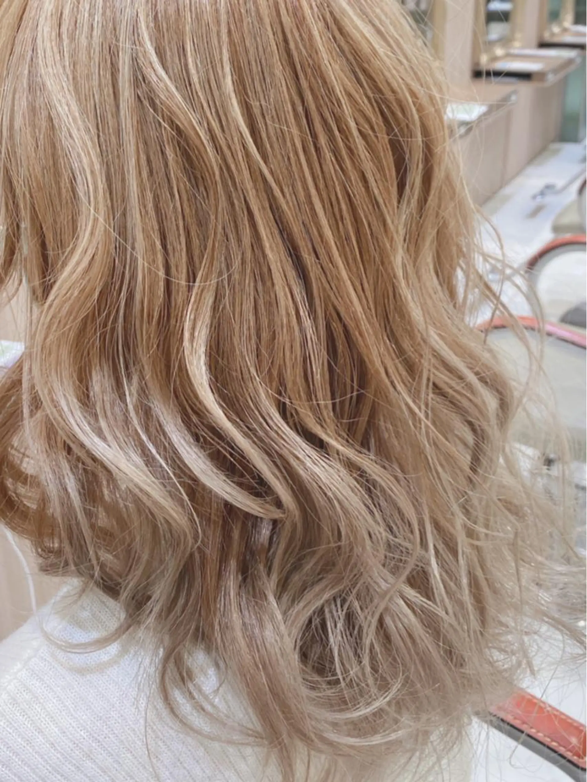 セミロング カラー パーマ 古川 琴美のヘアスタイル