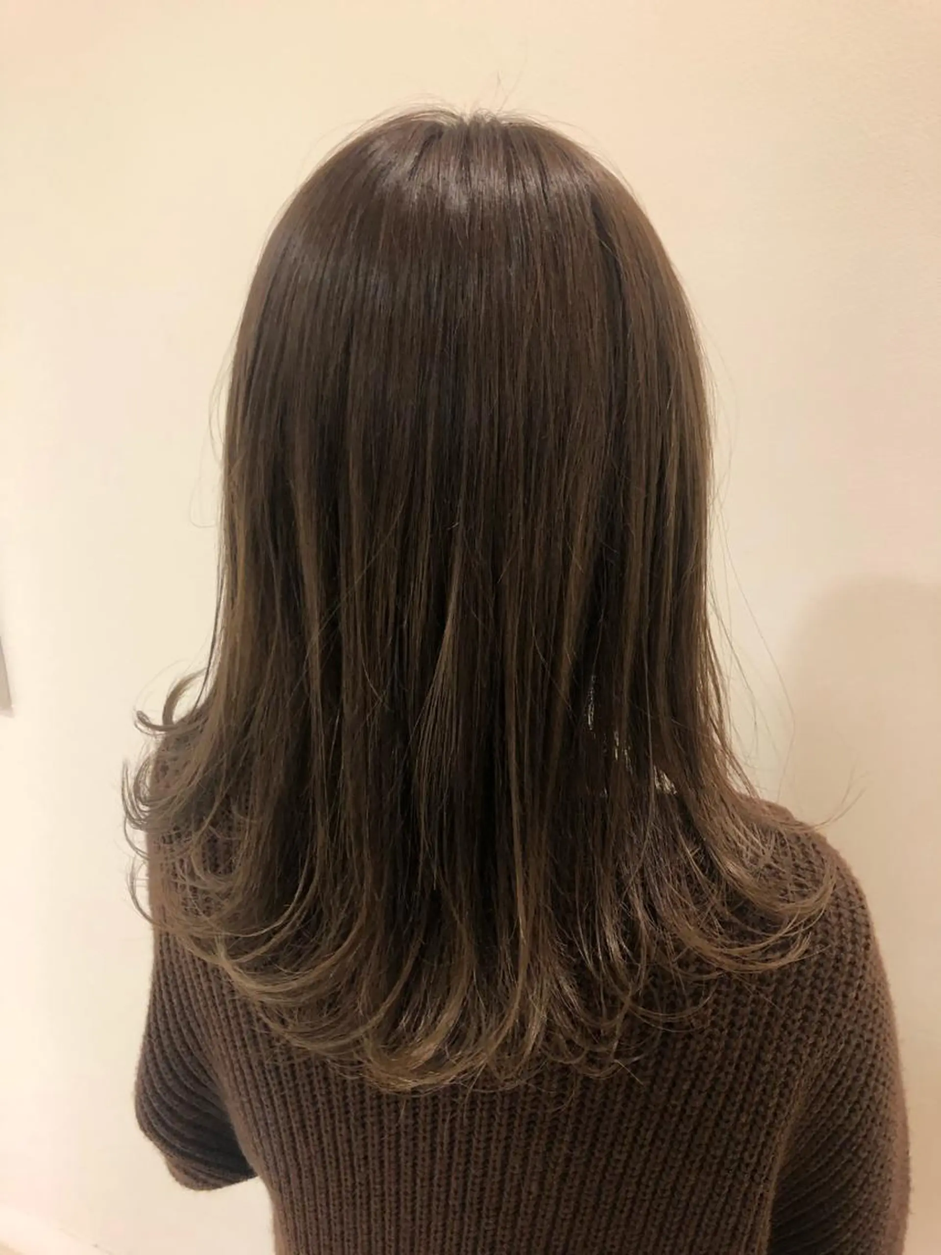 セミロング カラー ベージュカラー 似合わせ.ﾍｱｾｯﾄ 得意🌹井上美沙のヘアスタイル