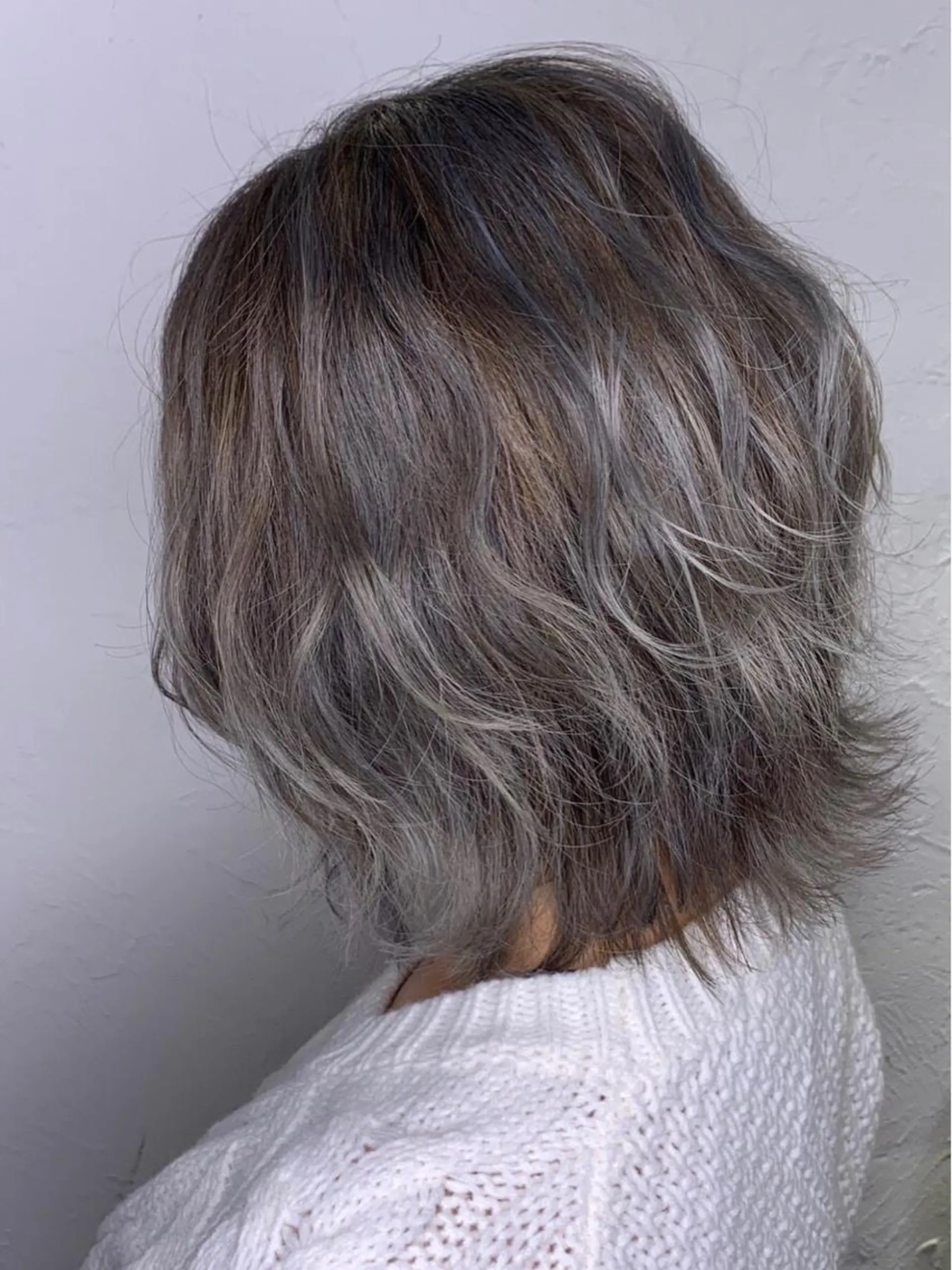 ミディアム カラー グレージュ ハイライトカラー ハイライト 伊藤 優希のヘアスタイル