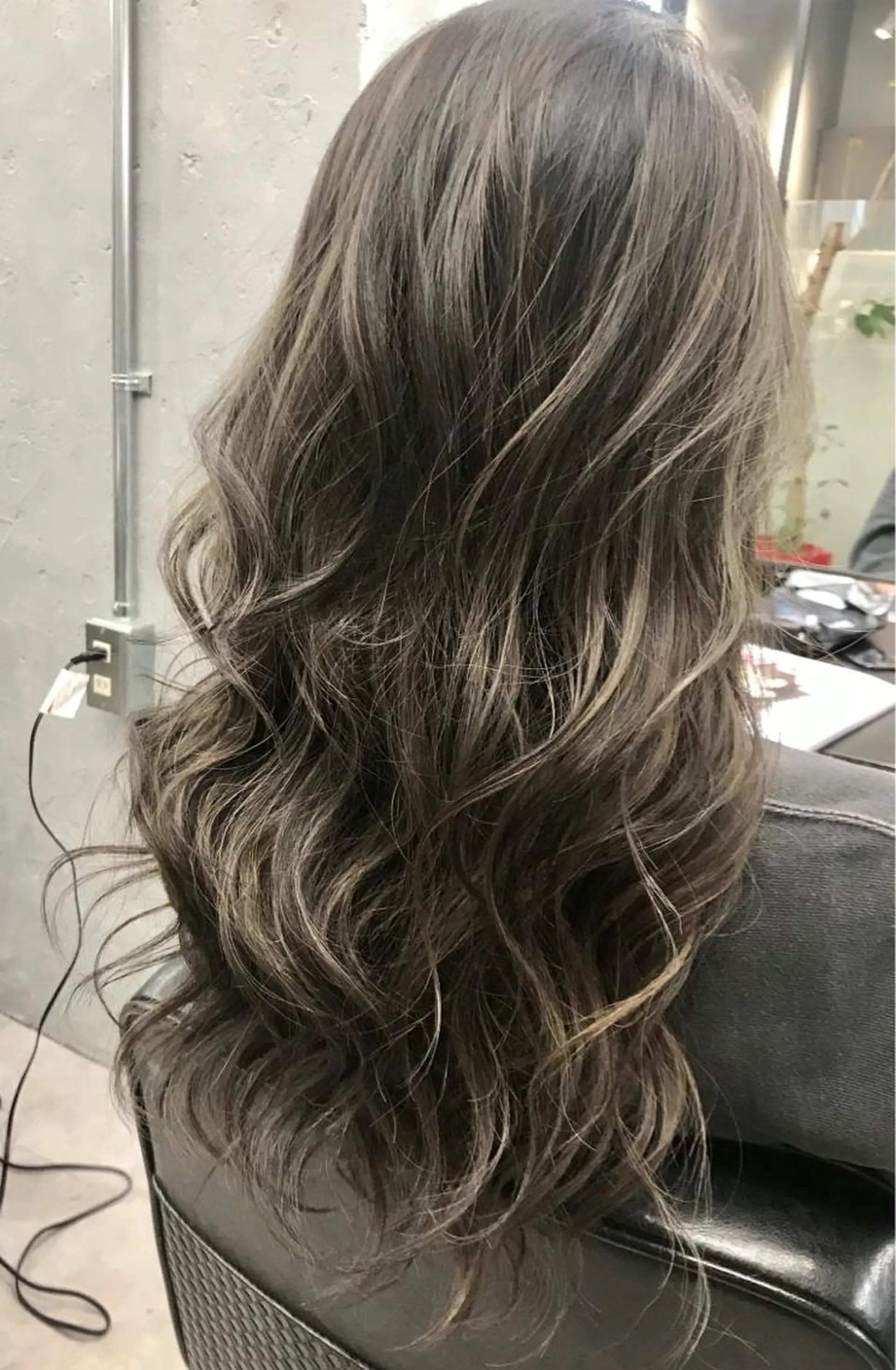 セミロング ハイライト ヘアカラー 色気レイヤー& ショートはお任せ🌟のヘアスタイル