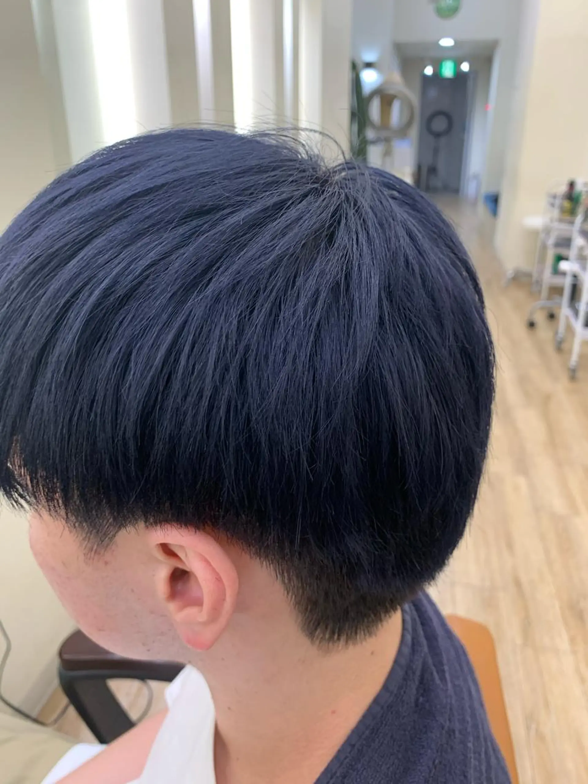 ショート カラー メンズ メンズブリーチ ブリーチ ネイビーカラー ヘアカラー メンズ特化カットパー マカラー坂田柊のヘアスタイル