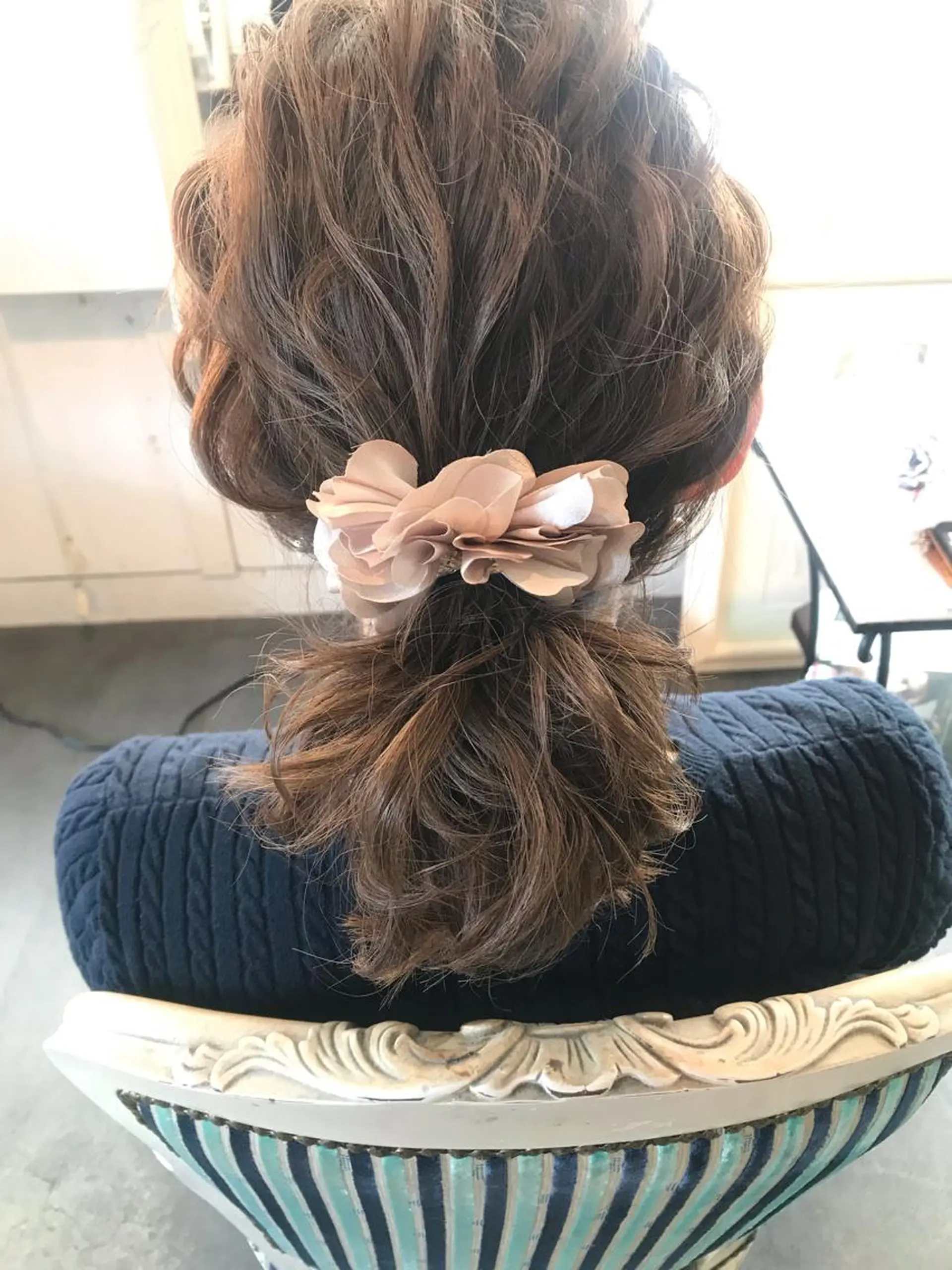 セミロング カラー ヘアアレンジ お団子ヘア 切りっぱなしボブ バレイヤージュ ブリーチ デザインカラー Mariana/ 鶴原-ハイライトのヘアスタイル