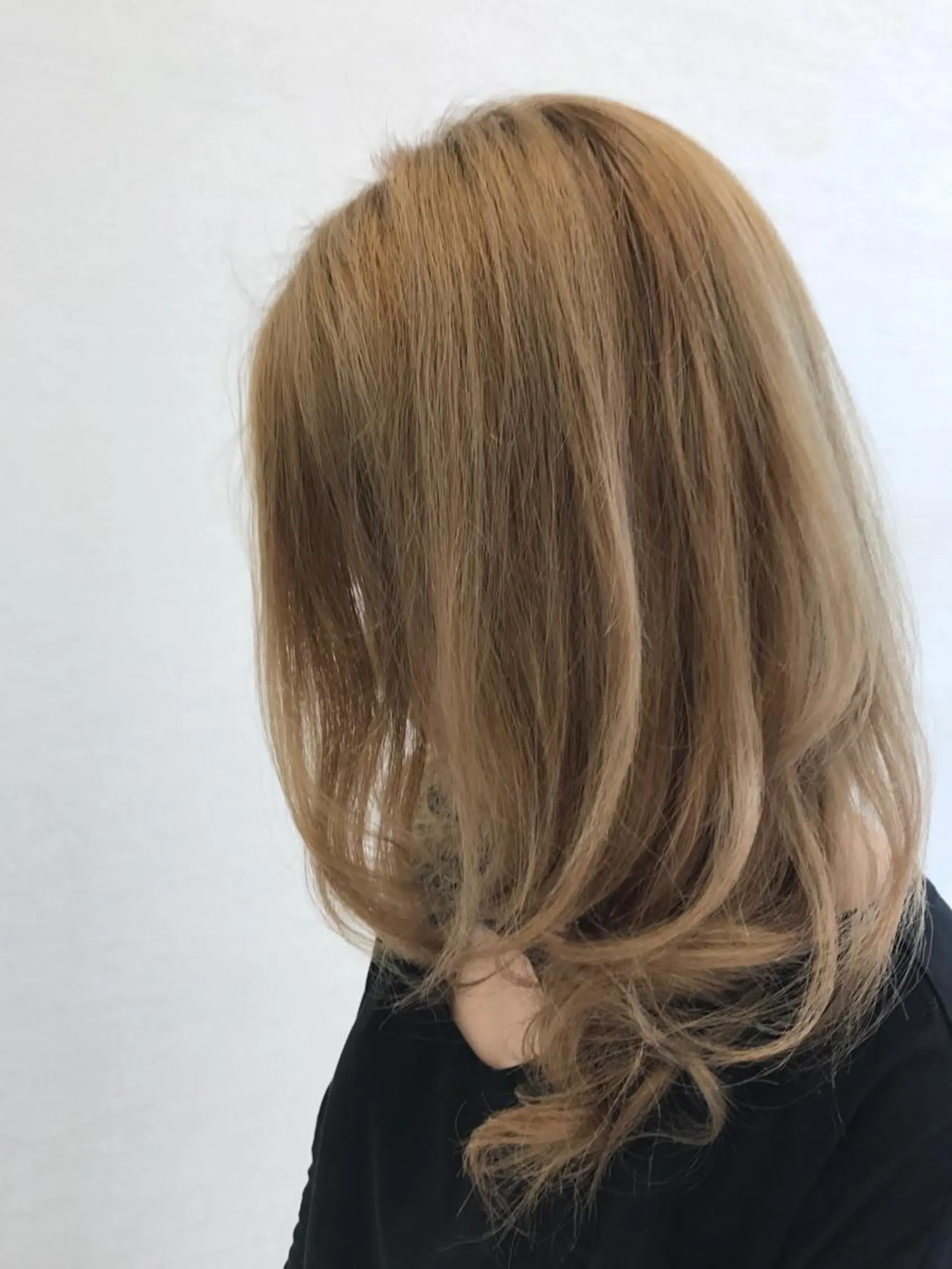 ミディアム カラー ベージュカラー ミルクティーベージュ 星野 慎也のヘアスタイル