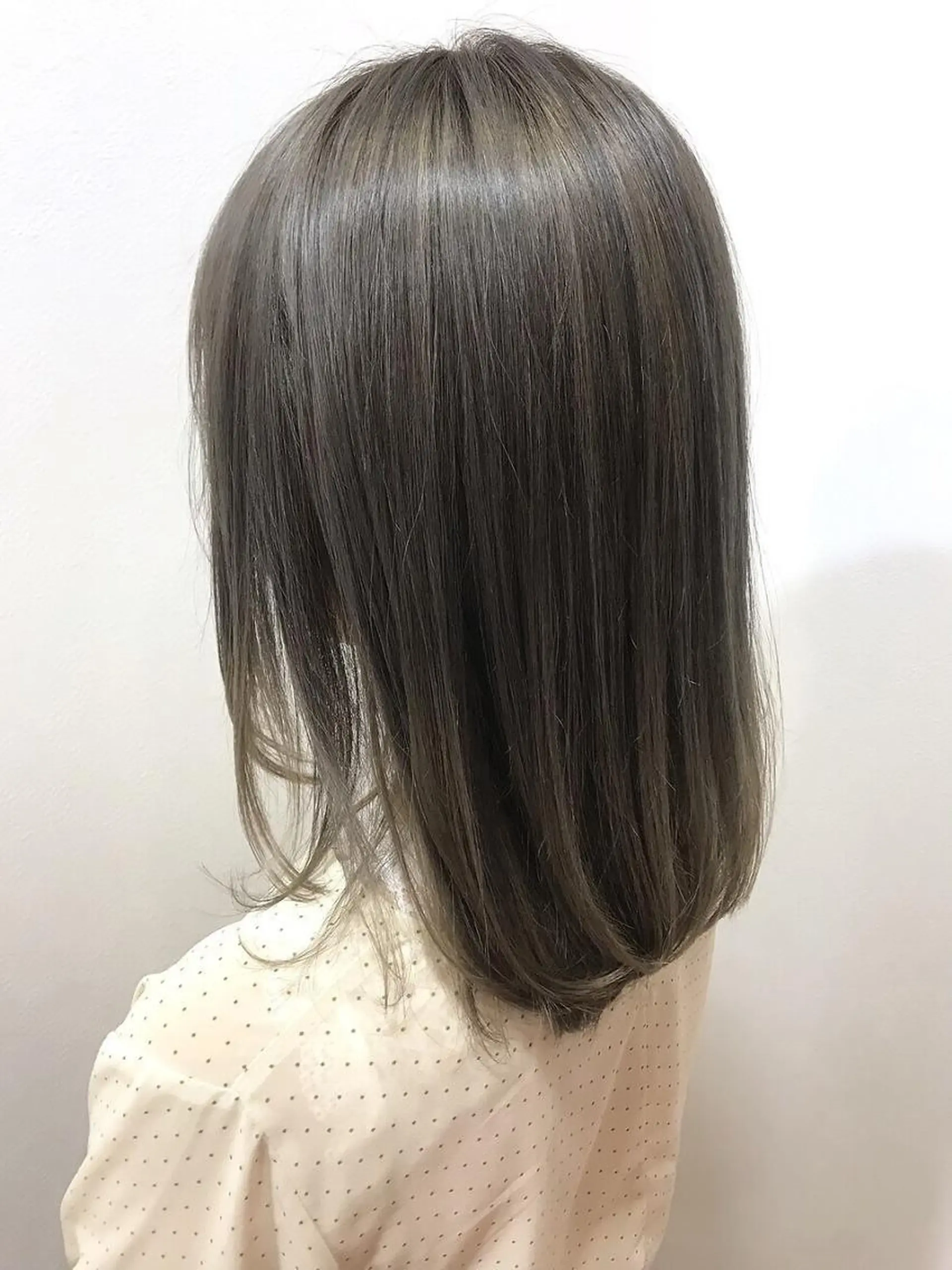 ミディアム カラー ベージュカラー ブリーチ 透明感カラー ミント ミントベージュ ヘアケアサロン MAIN[メイン]のヘアスタイル