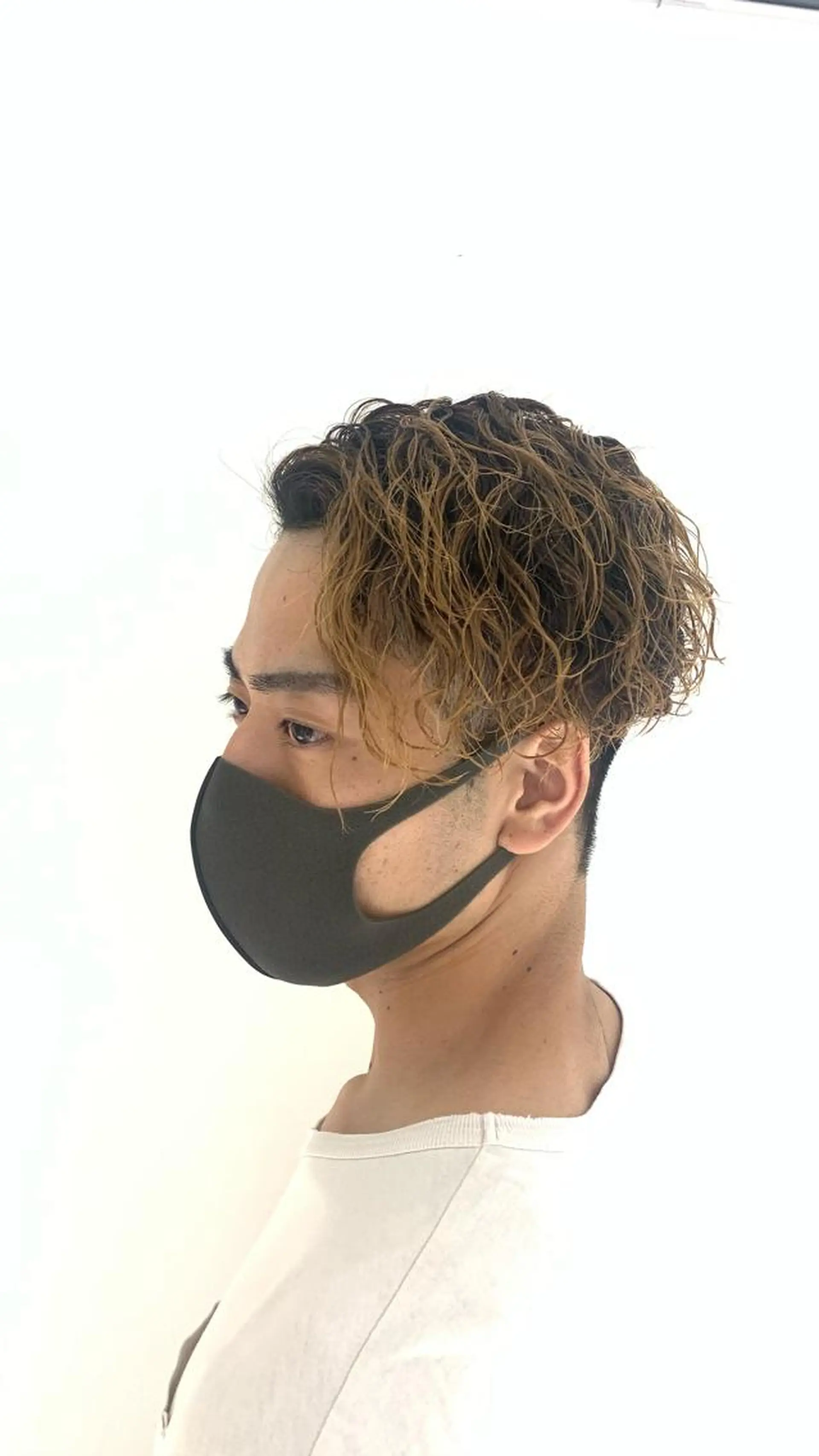 ショート パーマ メンズ メンズハイトーン メンズパーマ スパイラルパーマ ✨髪のソムリエ✨ 岩川和生のヘアスタイル