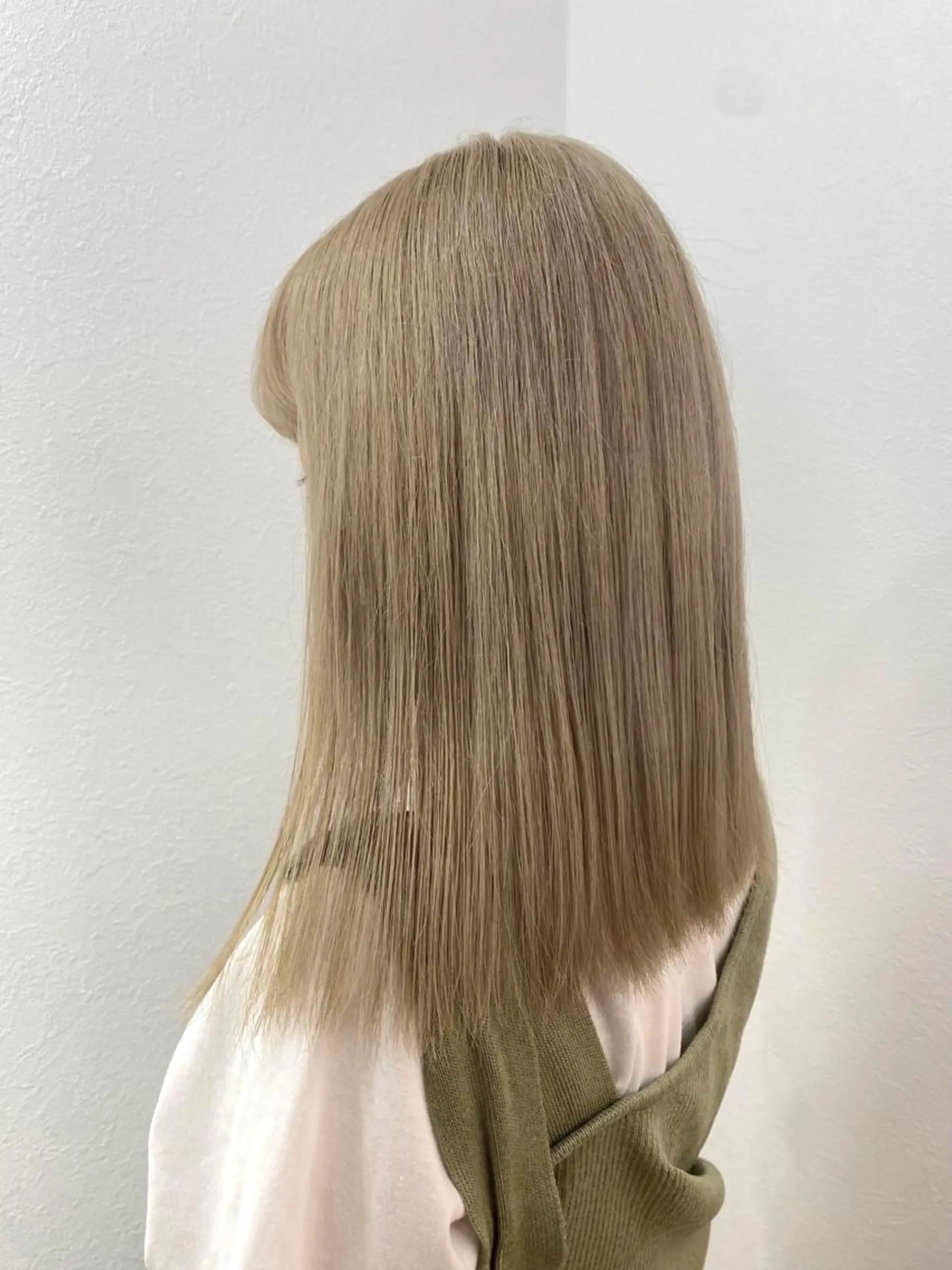 ミディアム カラー ベージュカラー ブリーチ ケアブリーチ ミルクティーベージュ 遠藤沙也加 /レイヤーカットのヘアスタイル