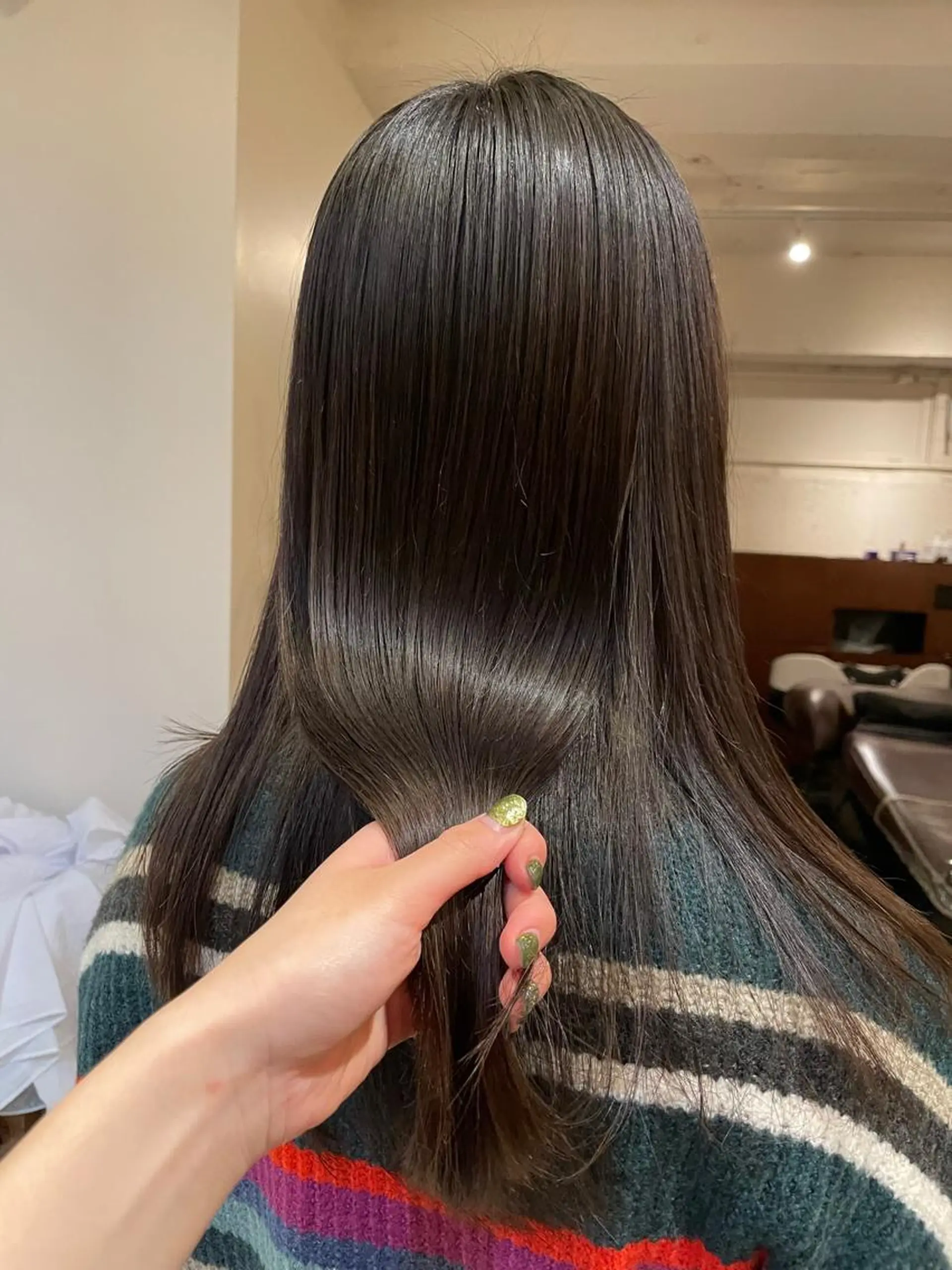 ロング パーマ 縮毛矯正 ファッションに 溶け込むstyleのヘアスタイル