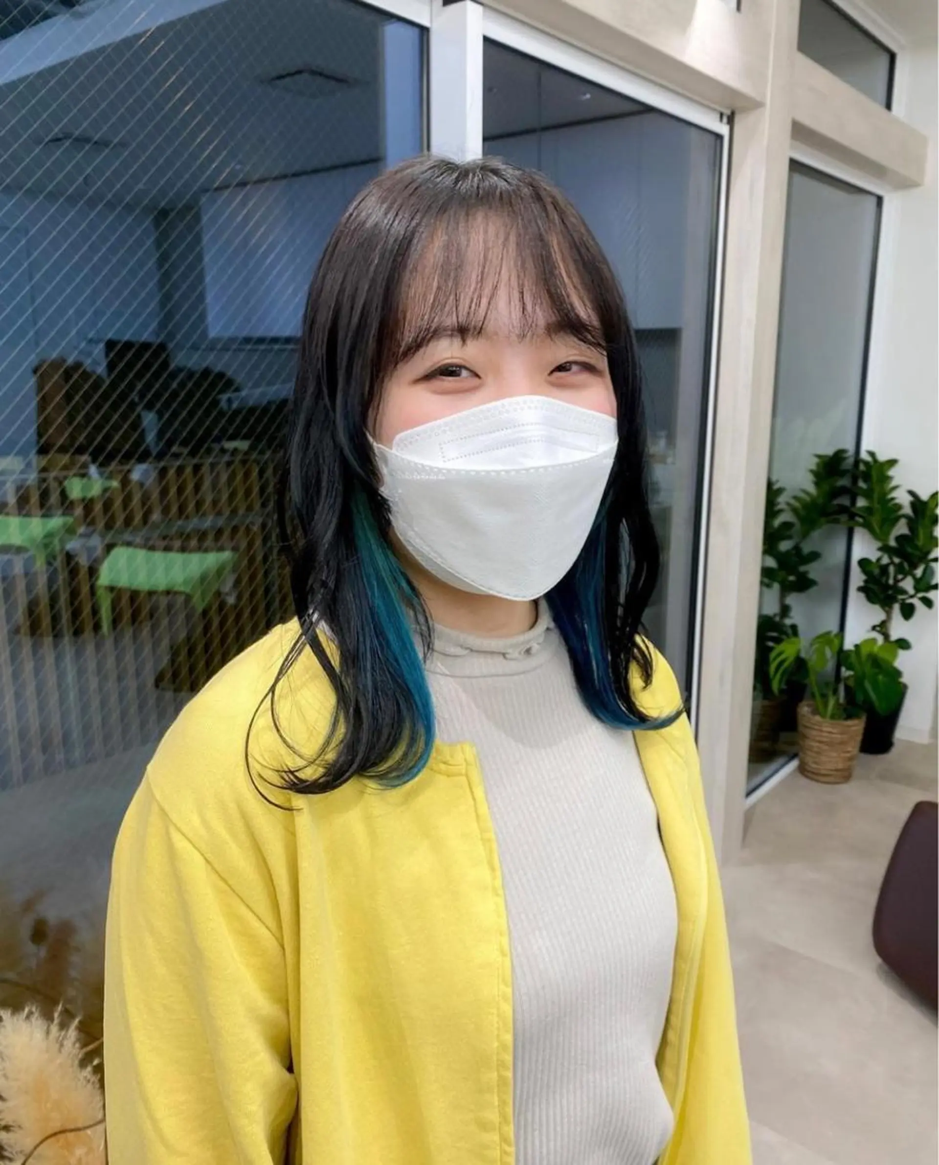 ミディアム カラー イヤリングカラー エメラルドグリーン ヘアカラー トリートメント 🌱ブリーチ・透明感 カラー/mapi🦭のヘアスタイル