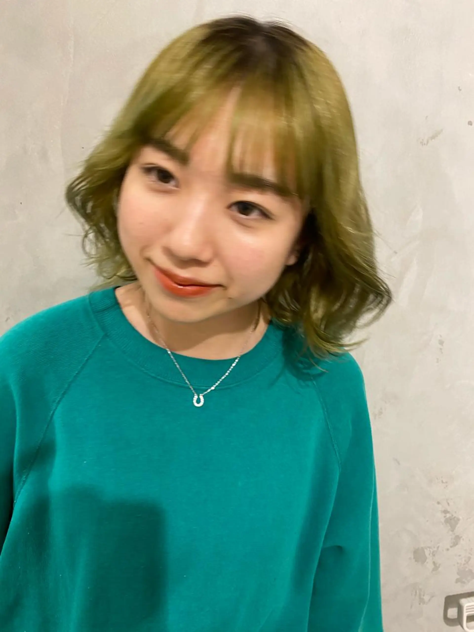 ミディアム カラー 🦮shiori アイドルオタク🦮のヘアスタイル