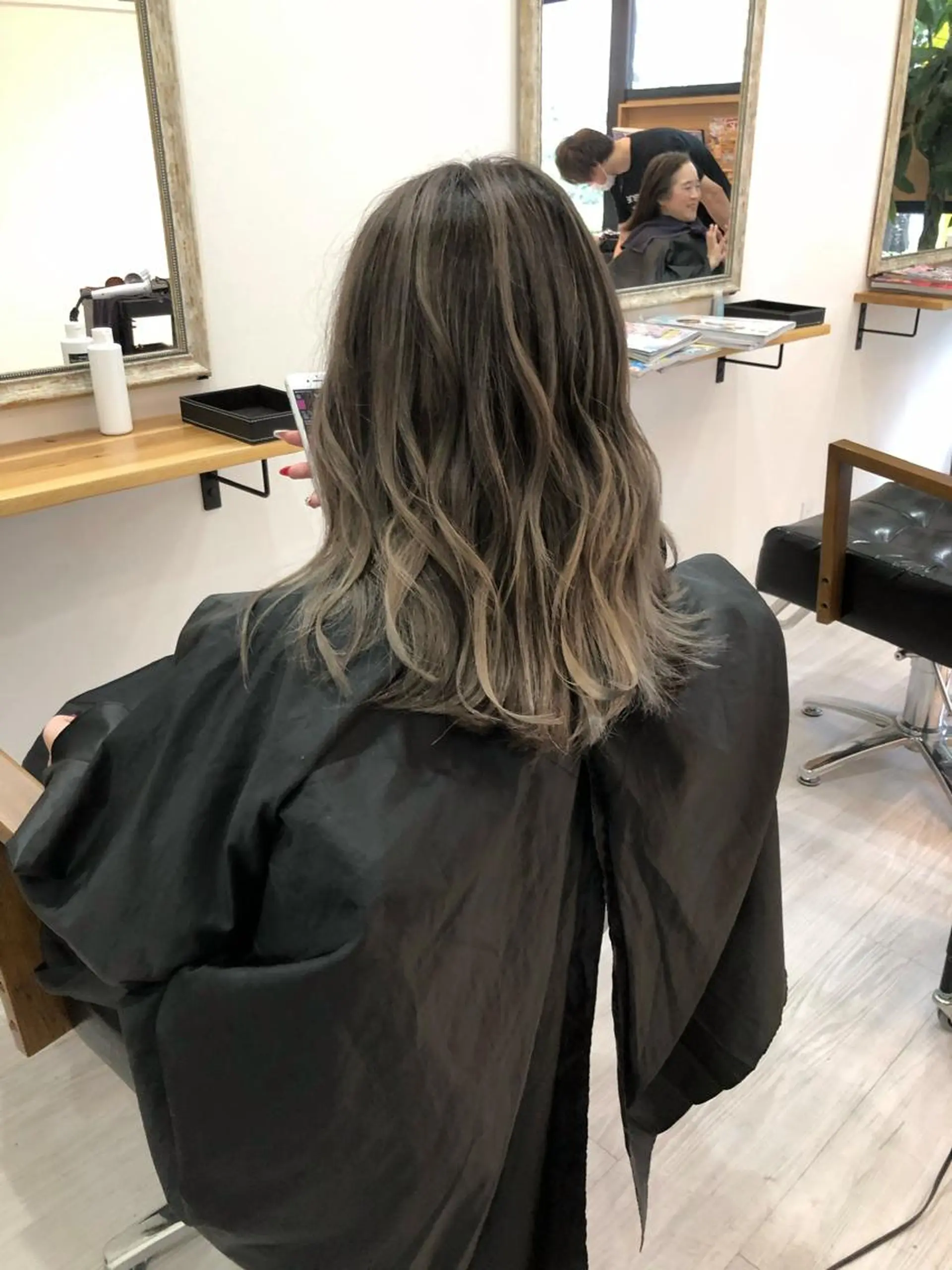 セミロング レイヤーカット ヘアカラー aura所属・ashida yuukiのヘアスタイル