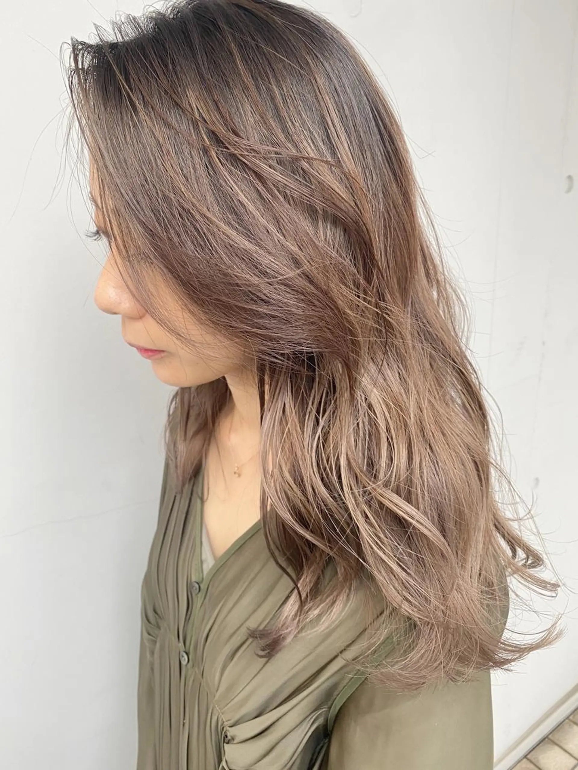 セミロング カラー ヘアアレンジ アディクシーカラー バレイヤージュ ベージュカラー ブリーチ ケアブリーチ ヘアカラー ✨ハイクオリティ✨ 山本香也のヘアスタイル