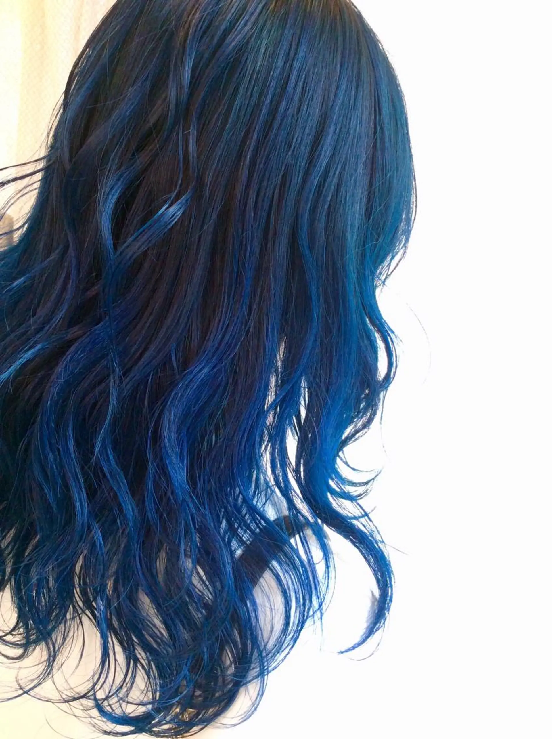 セミロング カラー ブリーチ ブルーカラー 加藤 直樹のヘアスタイル