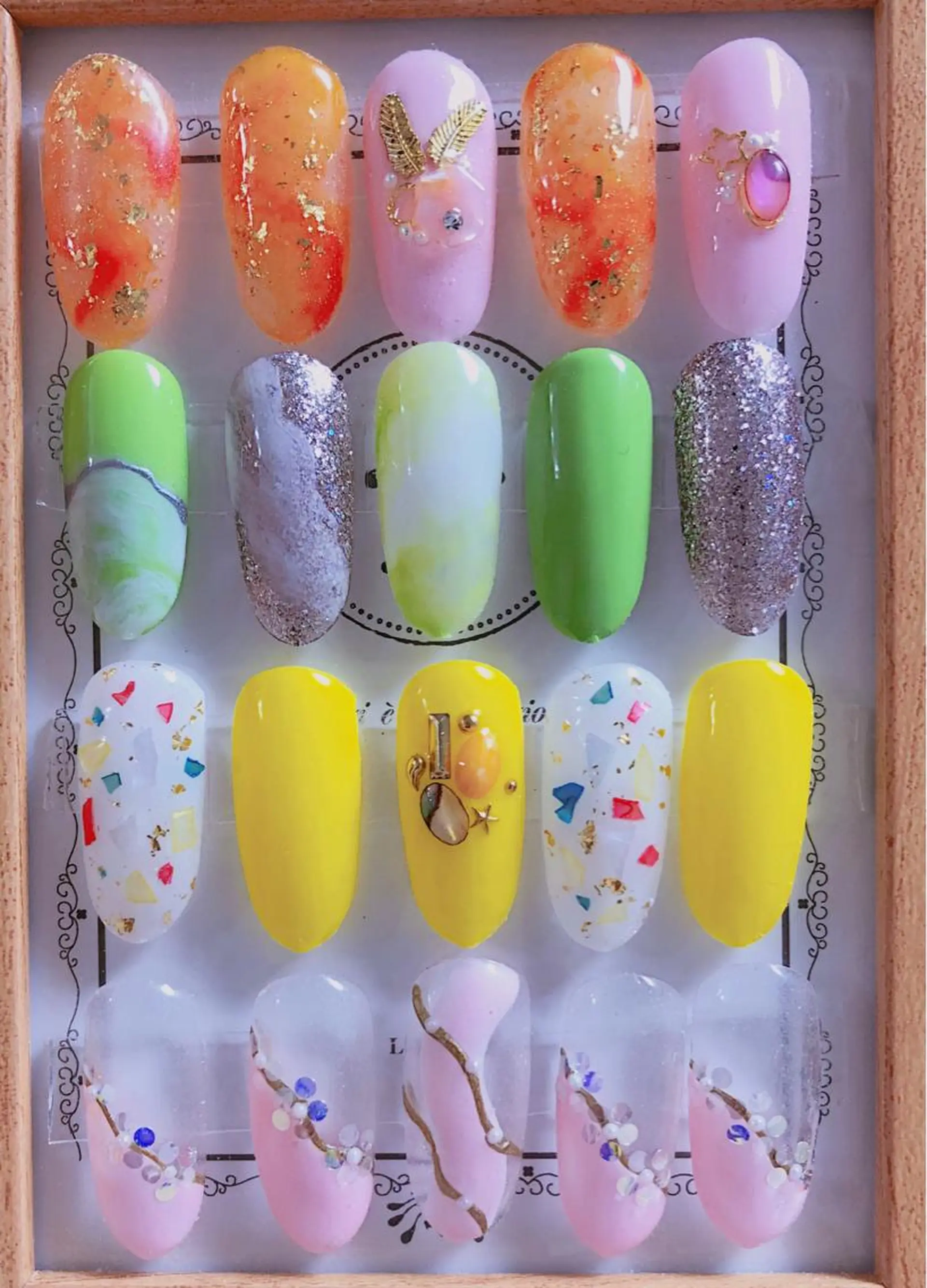 ネイル ハンドネイル マジックミラー所属・マジック ミラーのネイルデザイン