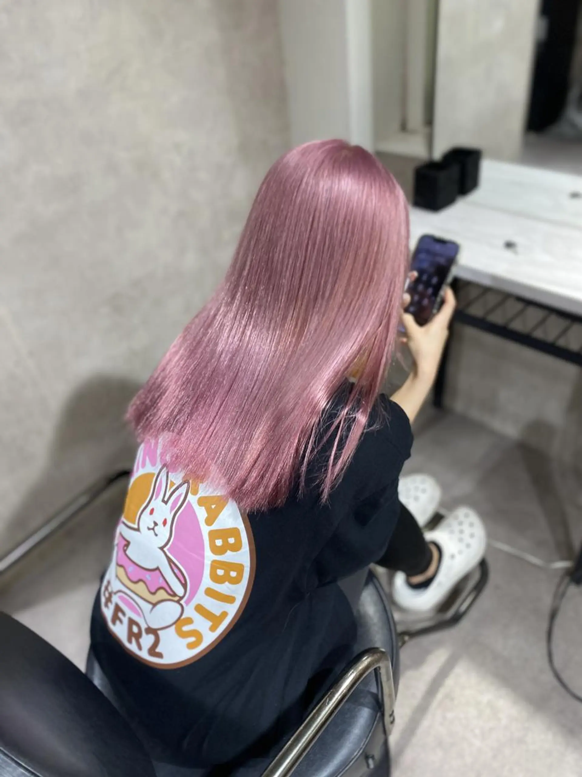 セミロング カラー ブリーチ ピンクカラー ホワイトピンク 🇰🇷ハイトーン× 韓国レイヤー레이어드のヘアスタイル