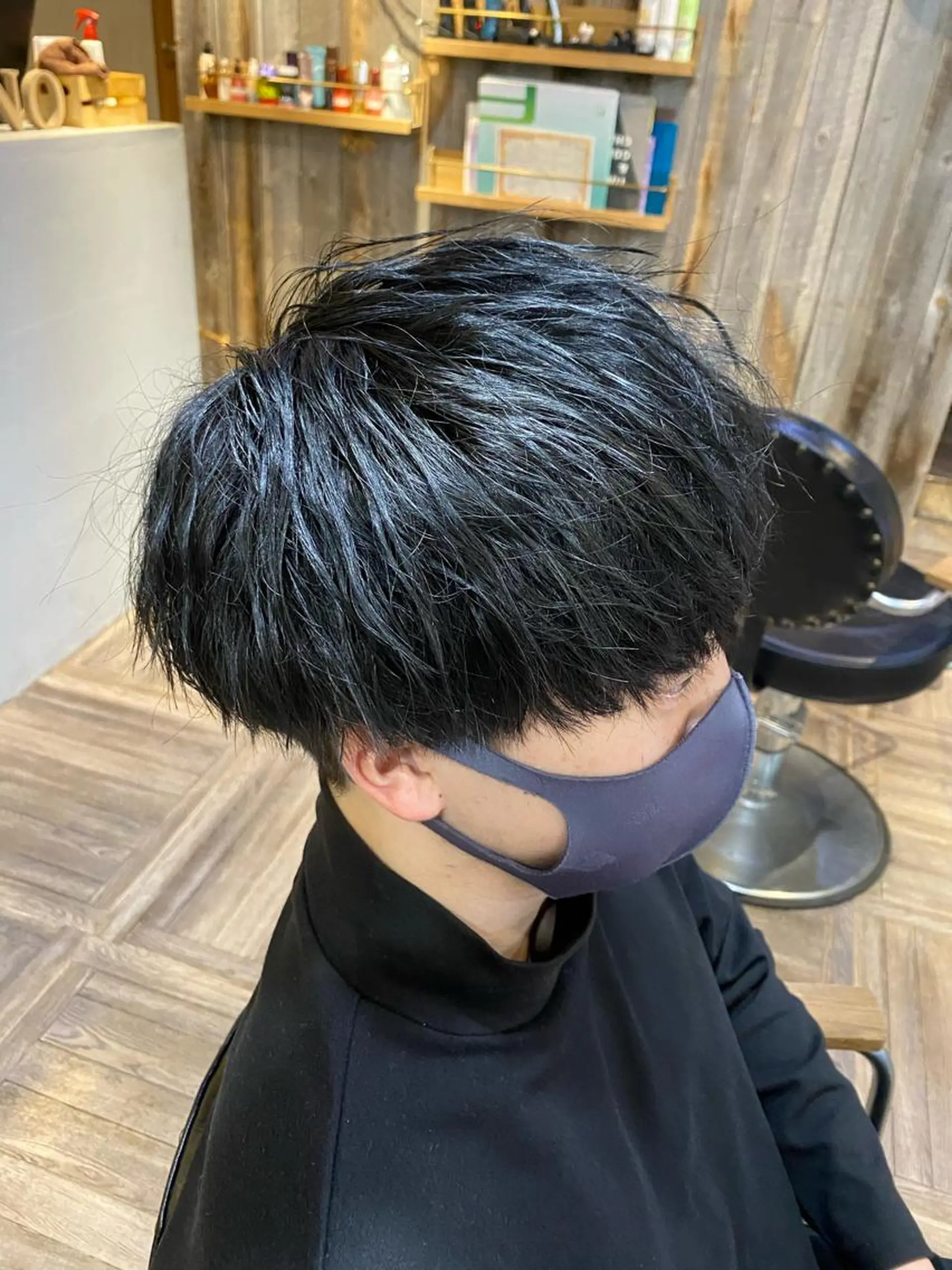 ショート カラー メンズ マッシュ 黒髪 ブルーカラー ブルーブラック カット men’s salon Gaudi梅田茶屋町店所属・寳泉 章弘のヘアスタイル
