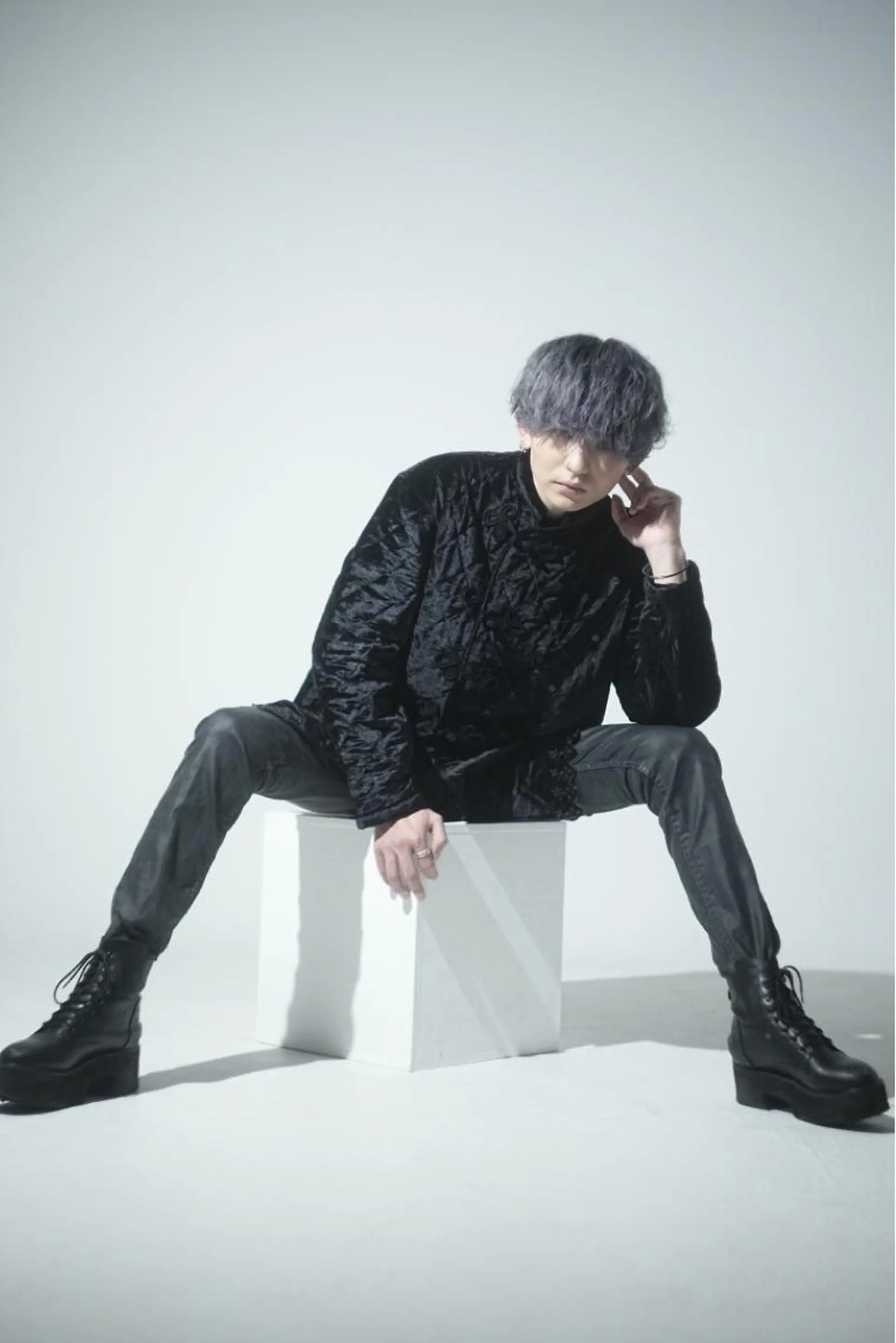 ミディアム カラー パーマ メンズ ミディアムパーマ メンズブリーチ ビジネス センターパート フェードカット メンズサロン【owl 心斎橋】難波/アメ村のヘアスタイル