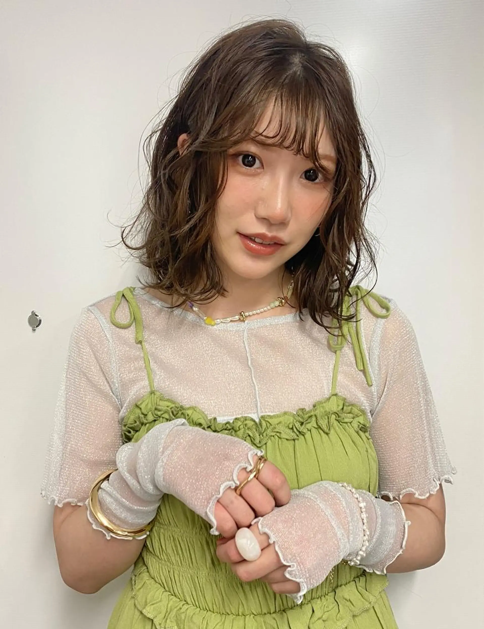 セミロング カラー ブラウンカラー オリーブブラウン Moe モエの眉毛・アイブロウイメージ