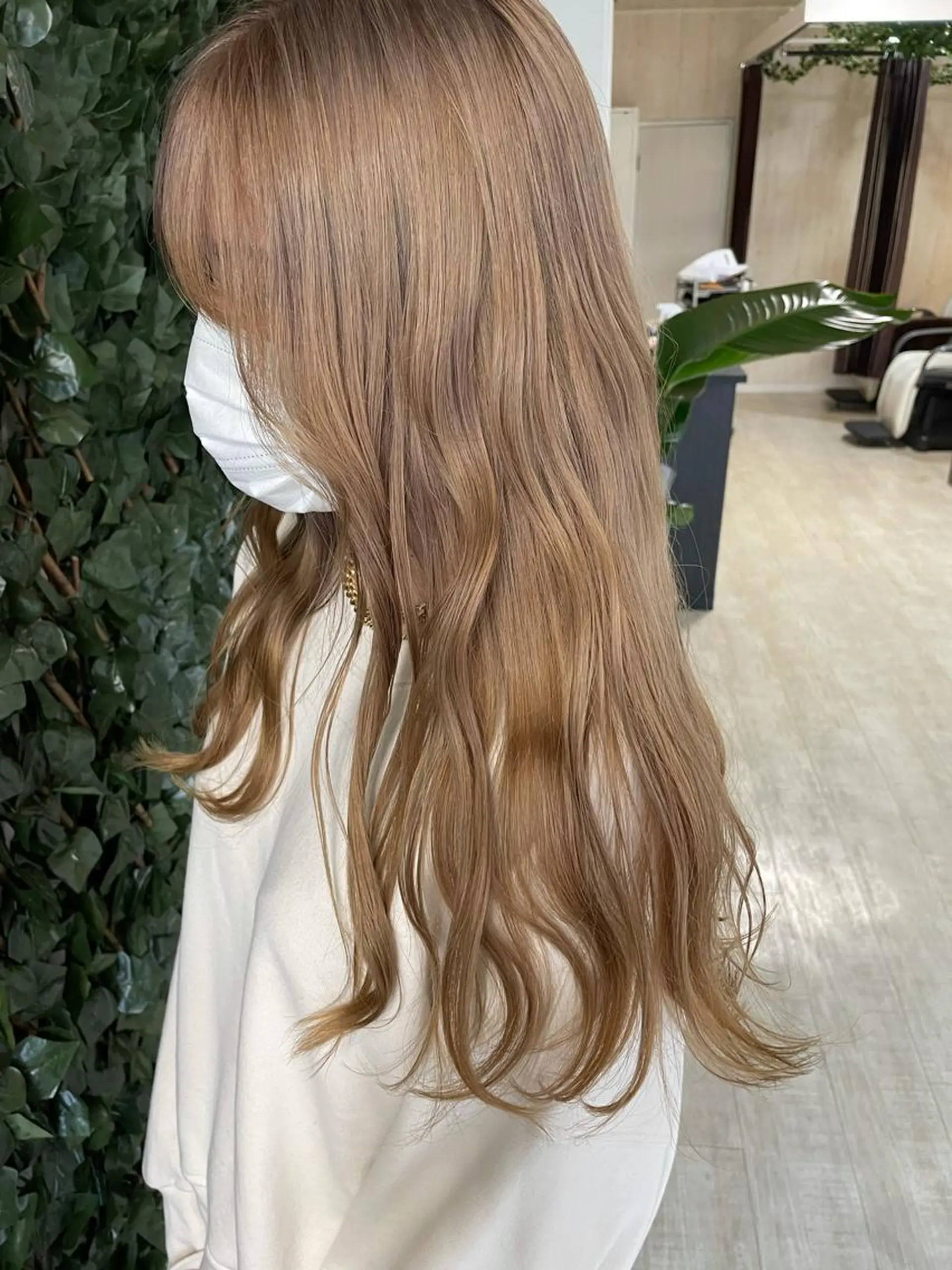 ロング カラー ベージュカラー ハイトーンカラー ミルクティーベージュ ヘアカラー force  hair所属・🫧富田 苑実🫧のヘアスタイル