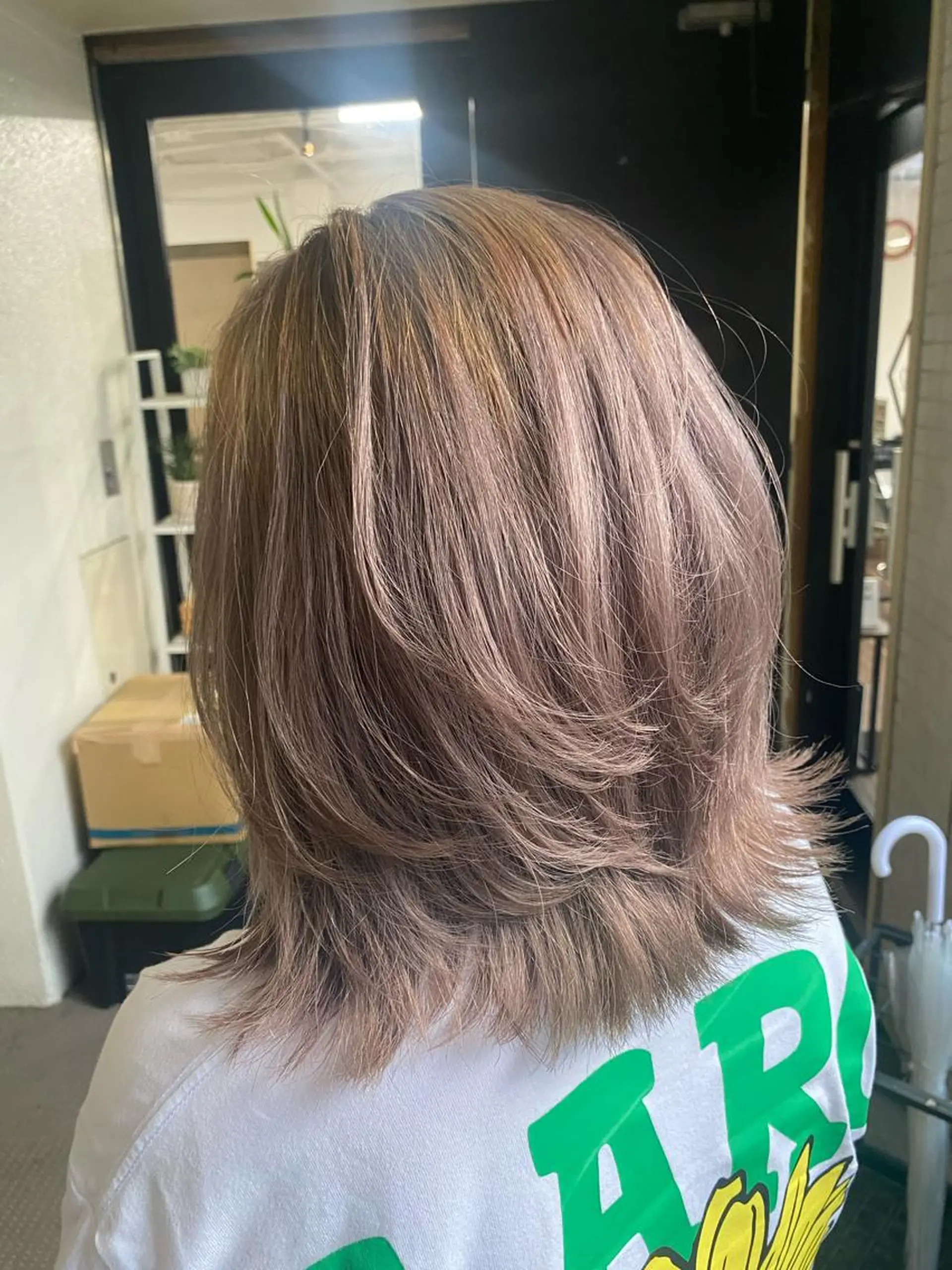 ミディアム カラー ヘアアレンジ アッシュ アッシュグレー アッシュグレージュ バレイヤージュ ミストバング カット トリートメント 🌟🍒ハイトーン 韓国ヘア/ユウミのヘアスタイル