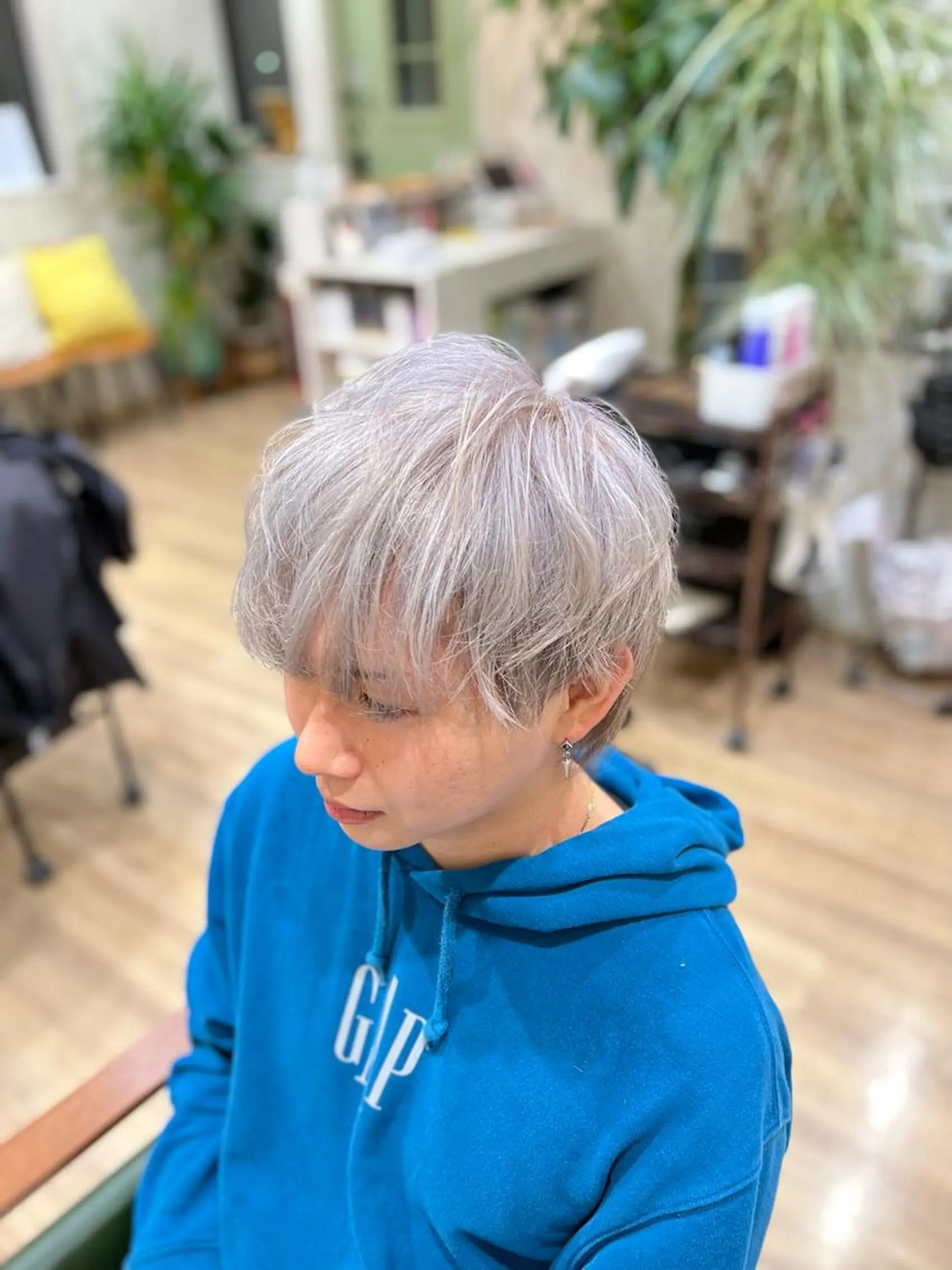 ショート カラー ブリーチ デザインカラー シルバー ホワイトシルバー reto所属・宮地 崇文のヘアスタイル