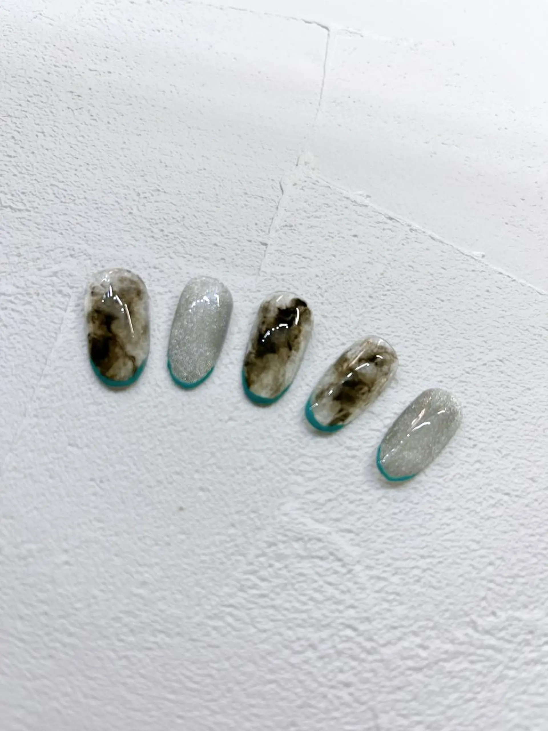 ネイル フレンチネイル マグネットネイル ニュアンスネイル flora所属・もりした とものネイルデザイン