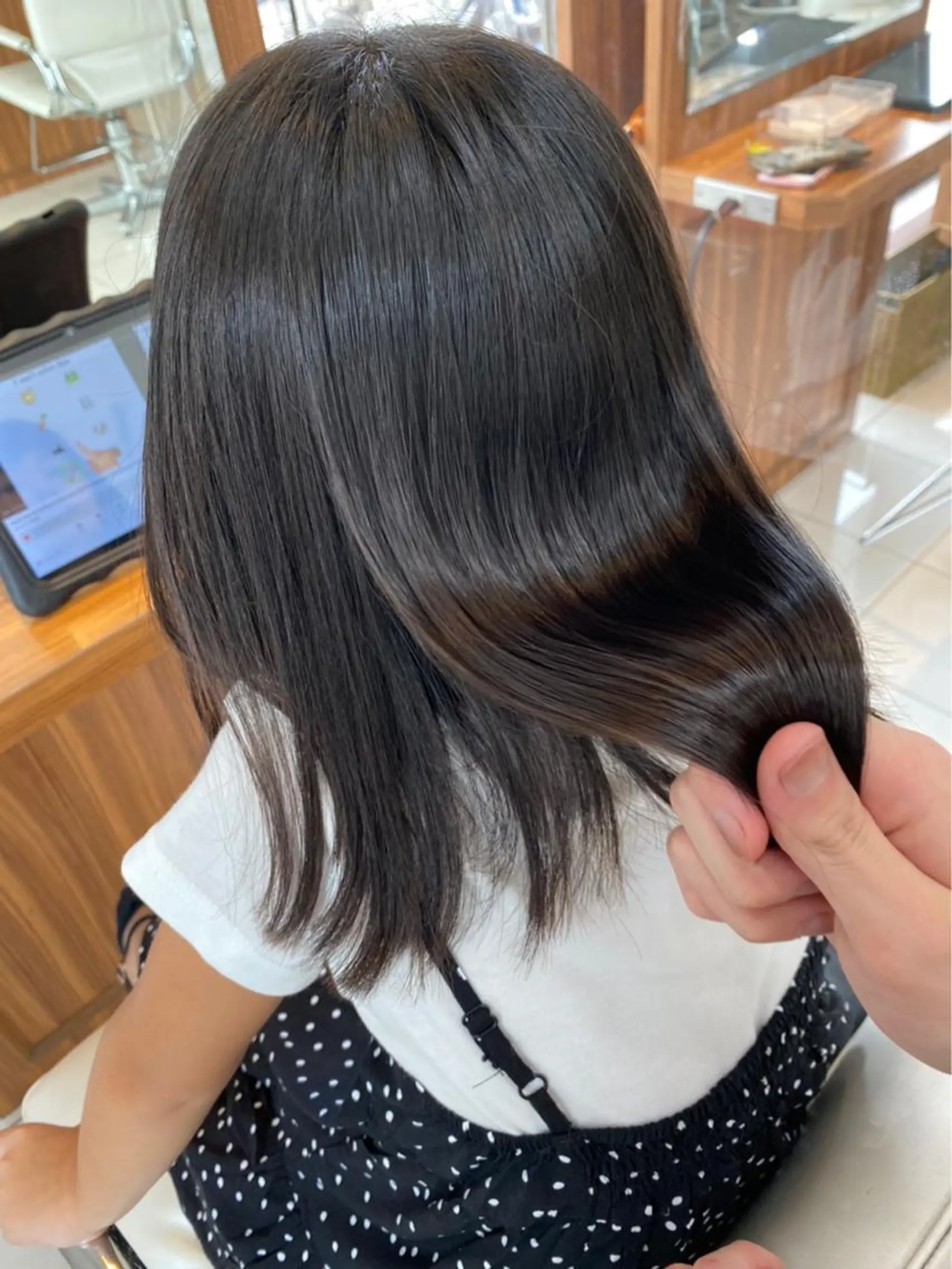 ミディアム パーマ キッズ ストレートパーマ カット ヘアカラー トリートメント 白髪ぼかしハイライト 柳川拓哉のヘアスタイル