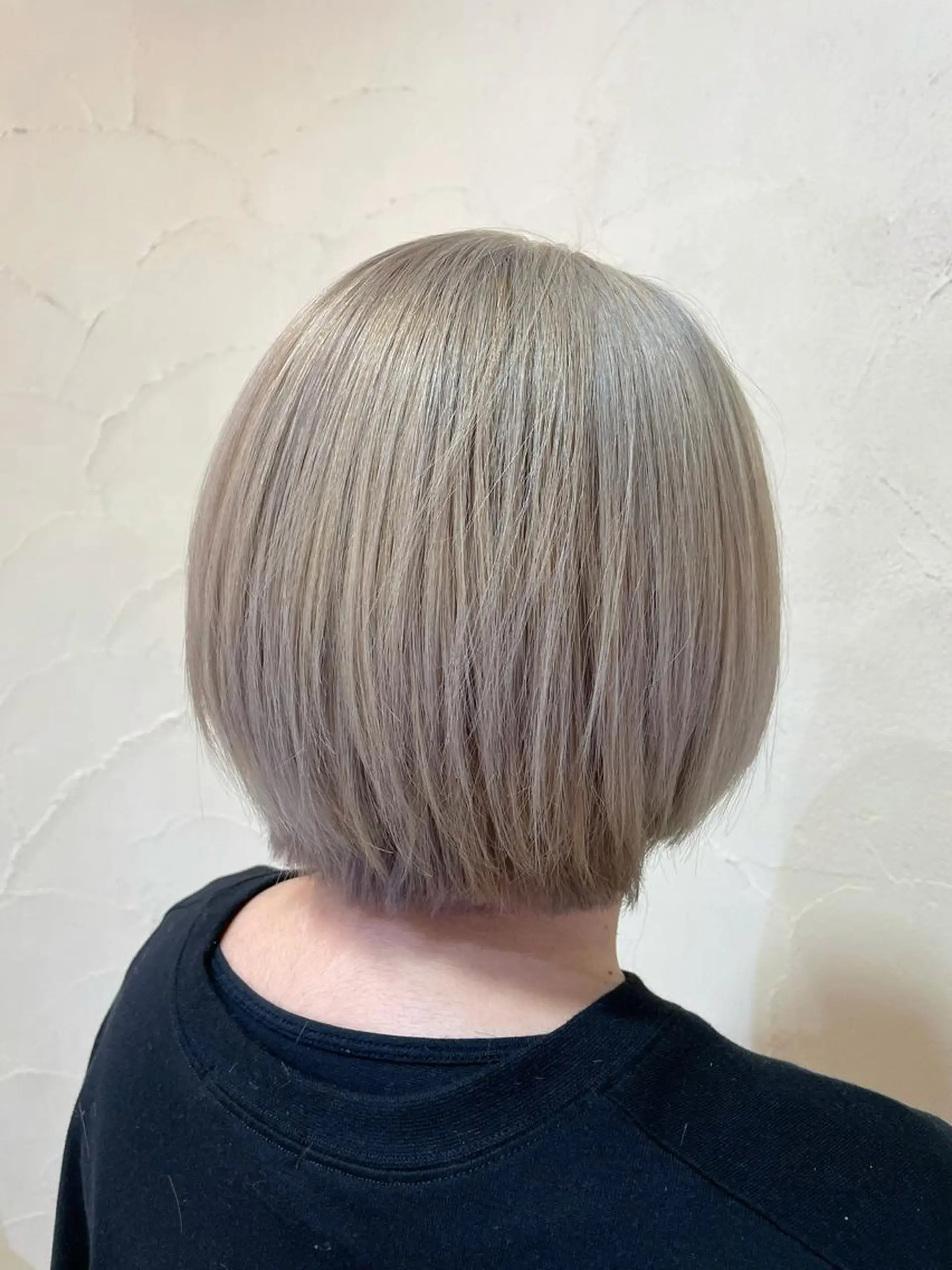 ショート カラー ショートボブ ブリーチ ケアブリーチ グレージュ ボブ カット ヘアカラー トリートメント 秋山 幸太のヘアスタイル