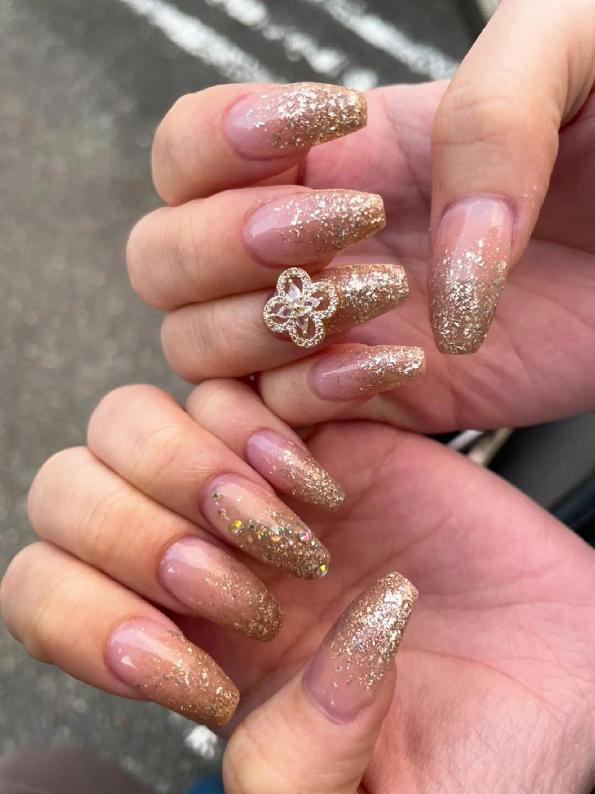 ネイル グラデーション ラメ(グリッター) ラメグラデーション 知花 梨花のネイルデザイン