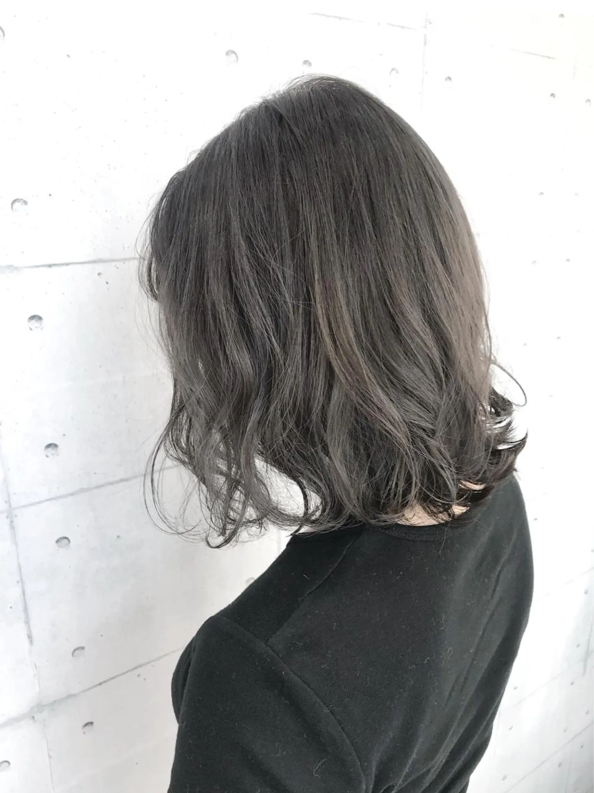 ミディアム カラー アッシュ アッシュグレー ダークアッシュ イルミナカラー カット ヘアカラー 高木 麻知子のヘアスタイル