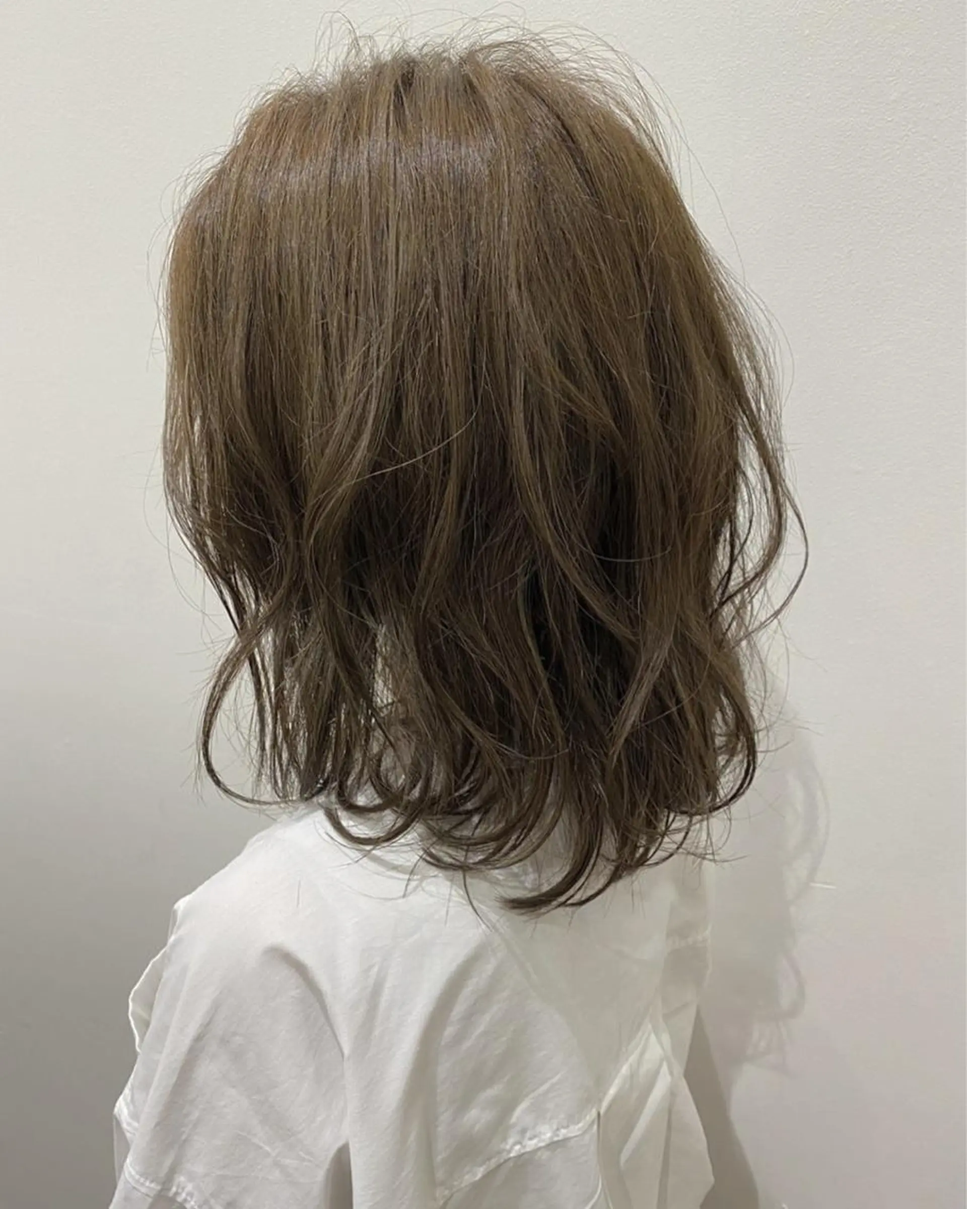 ミディアム カラー 石田 優菜のヘアスタイル