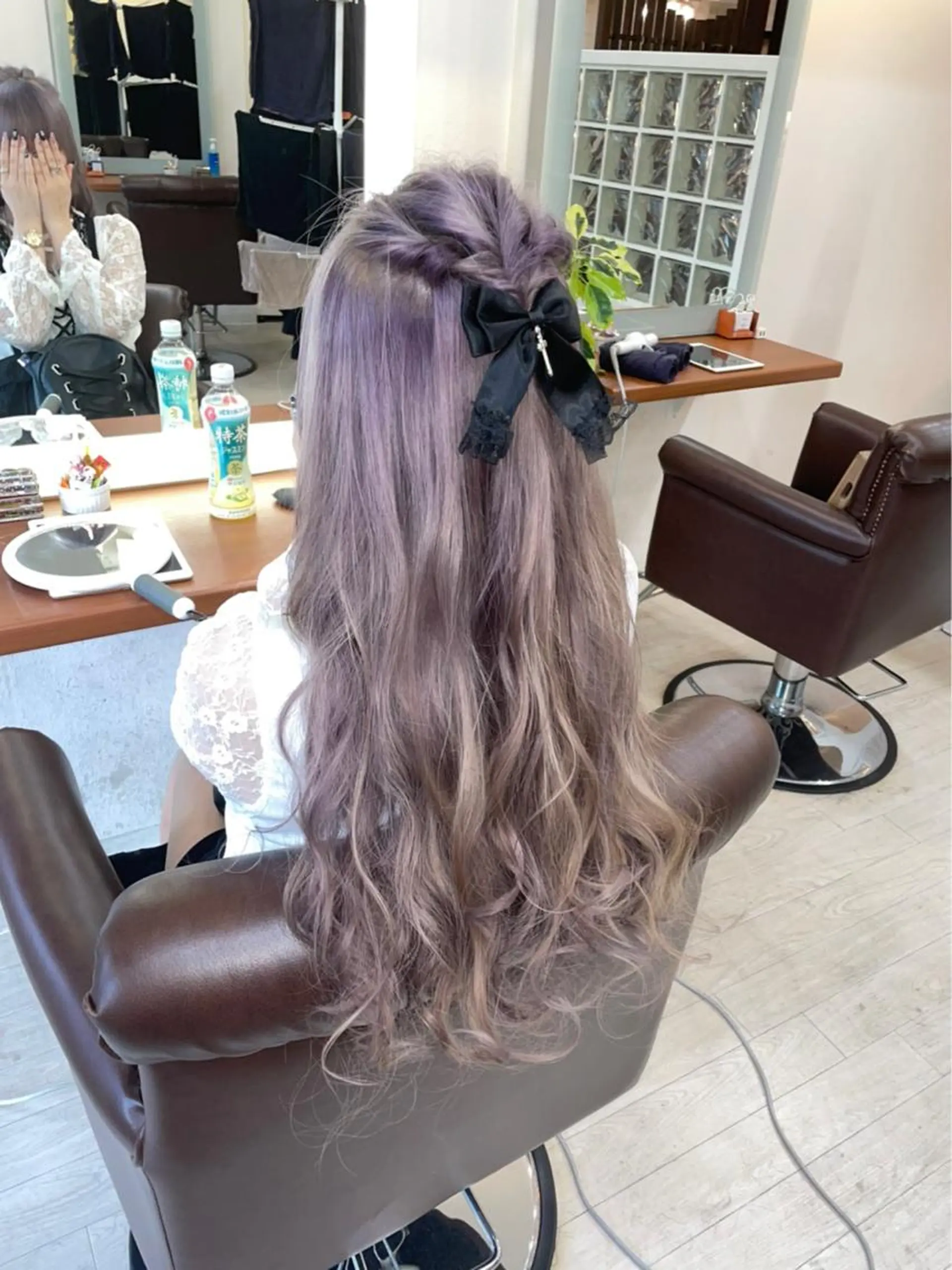 ロング カラー アッシュ ブリーチ ケアブリーチ ケアカラー ハイトーンカラー カット ヘアカラー トリートメント ヘアセット Aujua ソムリエ 勝又舞夏のヘアスタイル