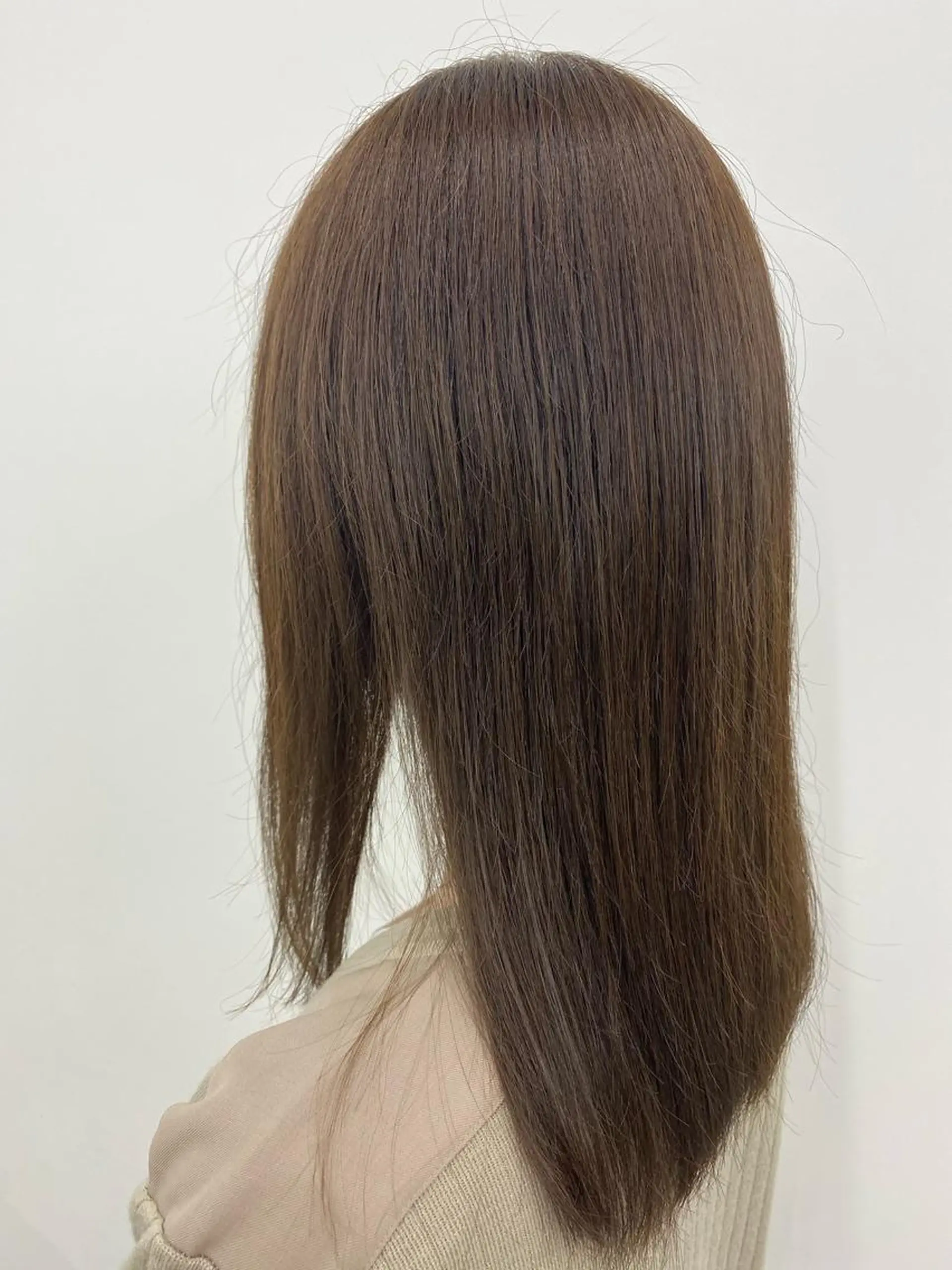 セミロング アッシュ カット ヘアカラー 丸山 純奈のヘアスタイル