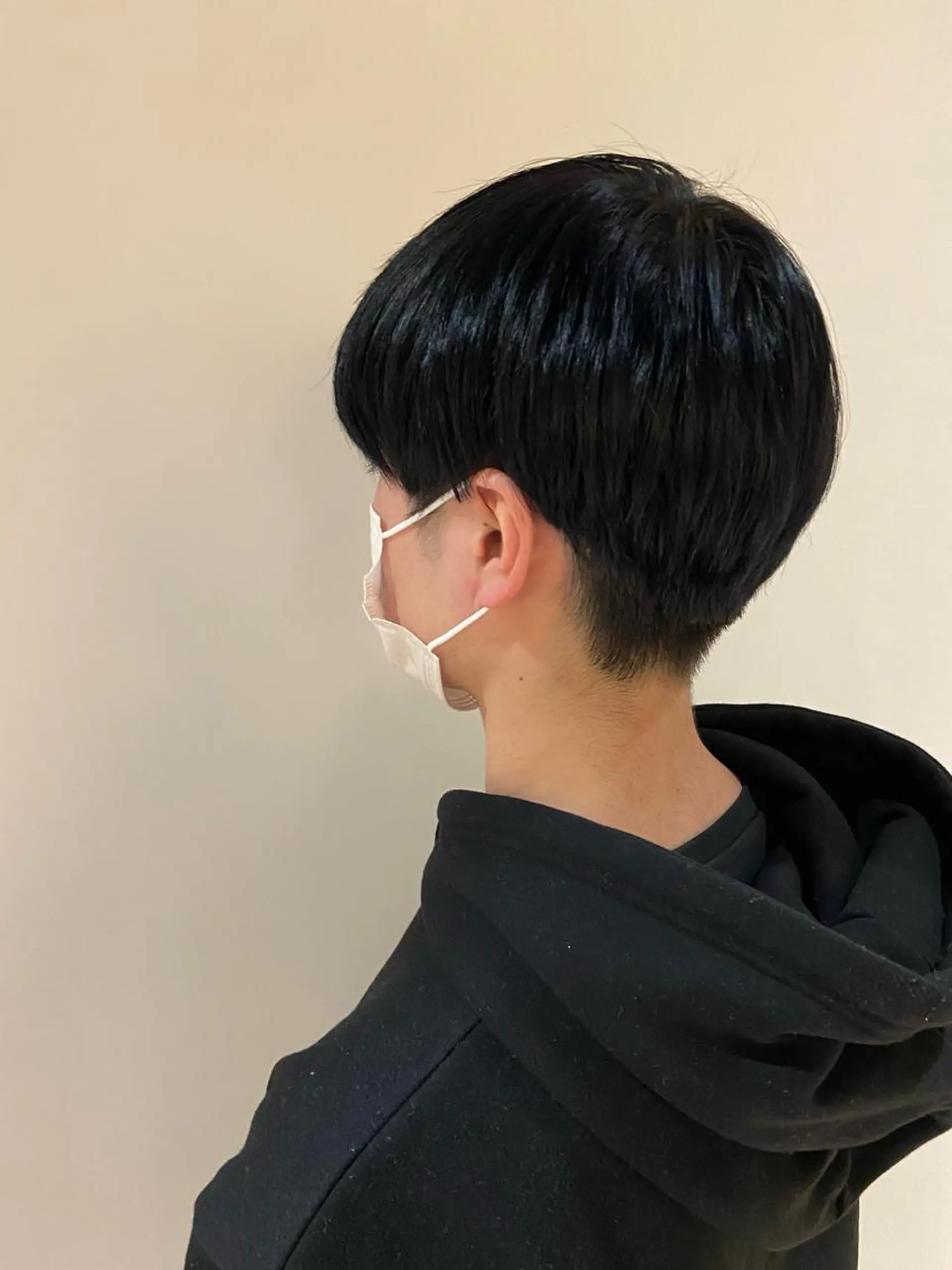 カラー メンズ 黒髪 ブルーカラー ブルーブラック 大塚 夏生のヘアスタイル