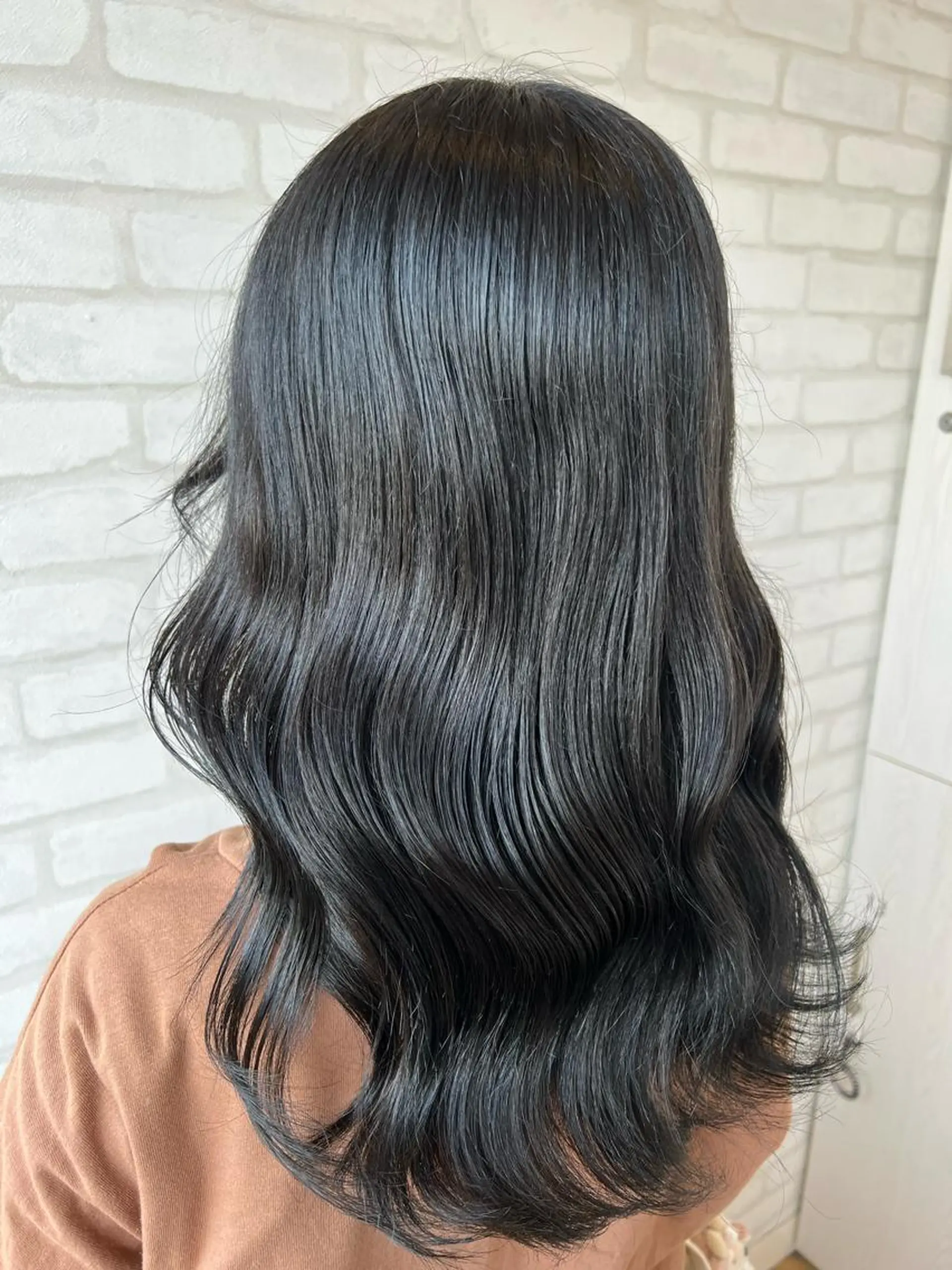 ロング カラー ヘアカラー 石崎 真維のヘアスタイル