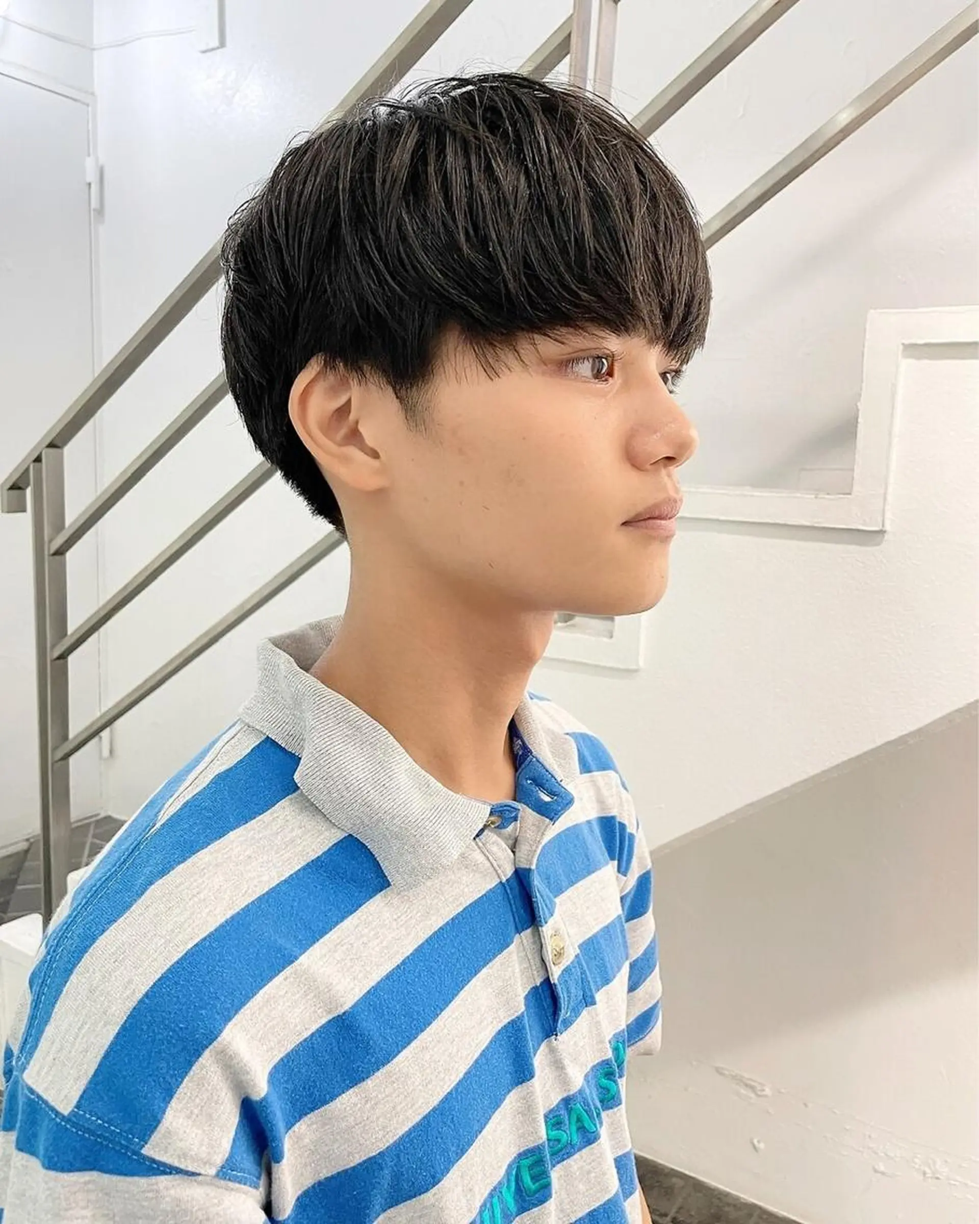 ショート カラー パーマ メンズ メンズバレイヤージュ メンズブリーチ センターパート フェードカット メンズハイライト スパイラルパーマ 🌐hina⭐️のヘアスタイル