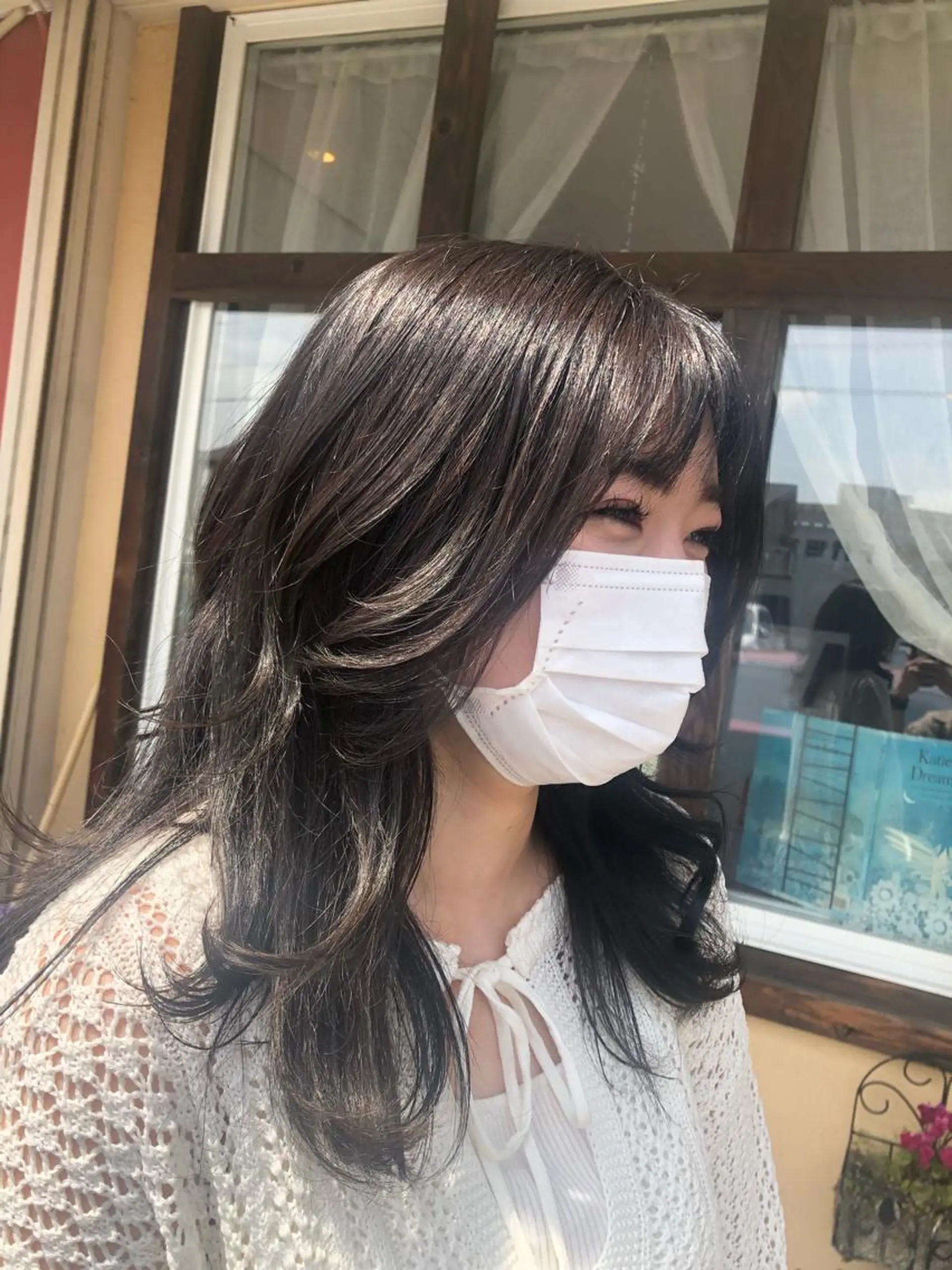 ミディアム カラー ヘアアレンジ ブルーカラー ブルージュ レイヤーカット 刀根 亮馬のヘアスタイル