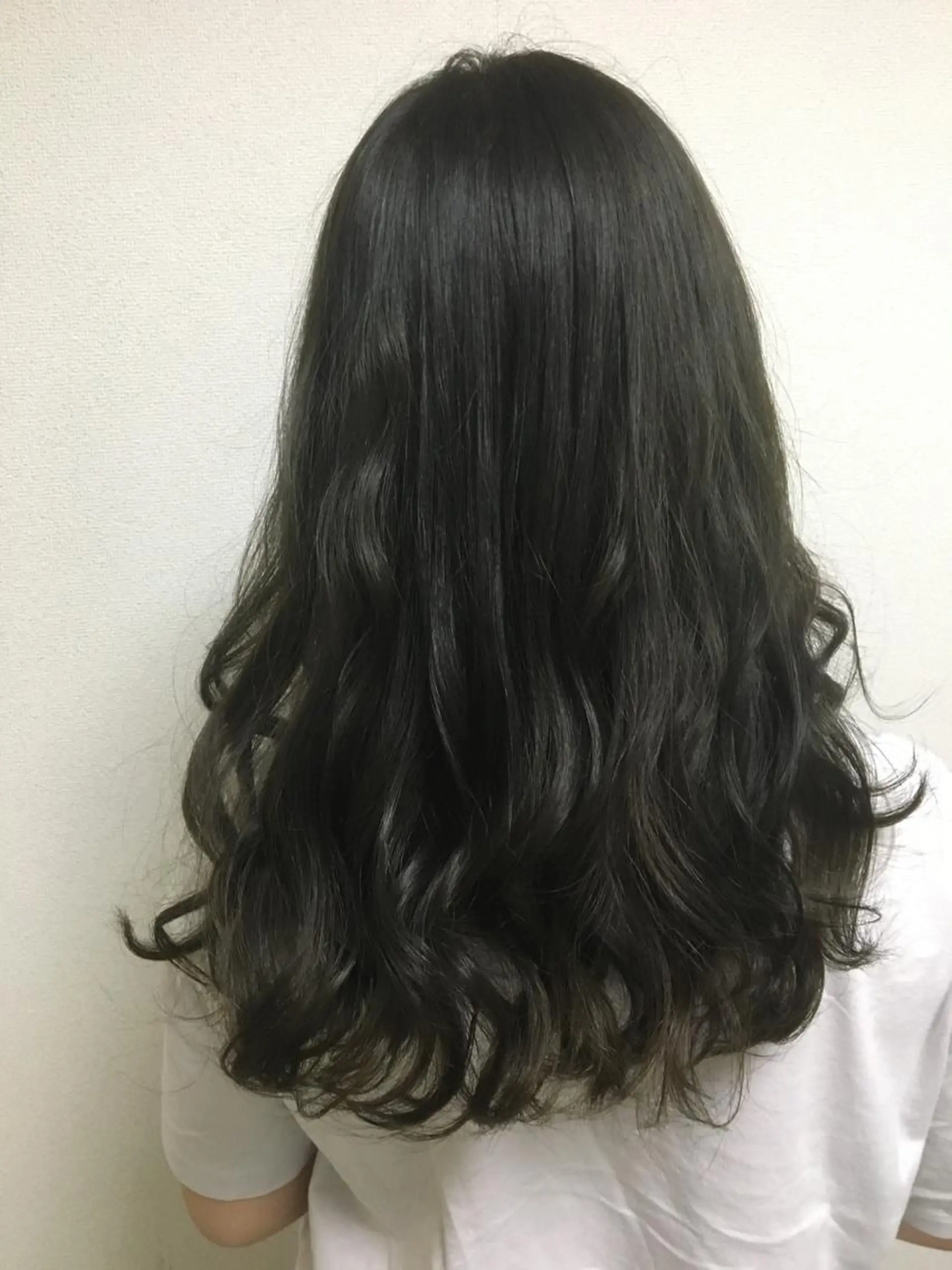 ロング カラー 乳井 悠香のヘアスタイル