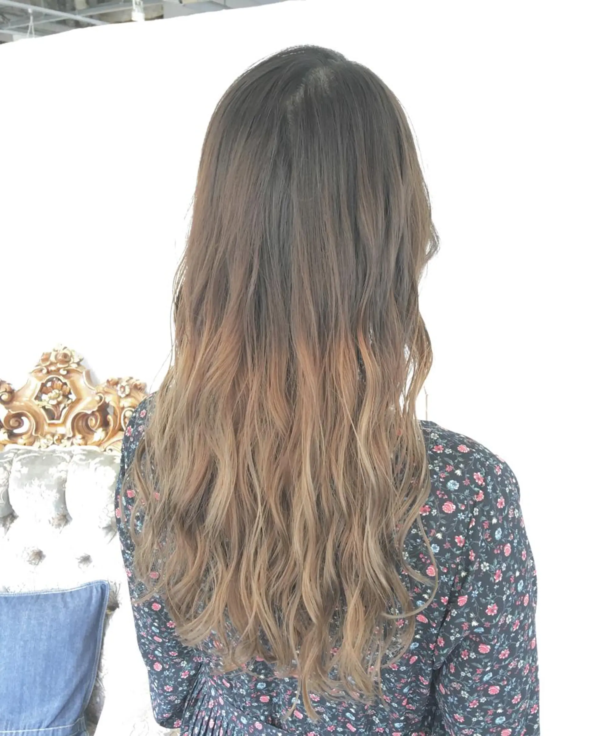 セミロング カラー パーマ ヘアアレンジ アッシュ ベージュカラー ブリーチ エグチ アキラのヘアスタイル