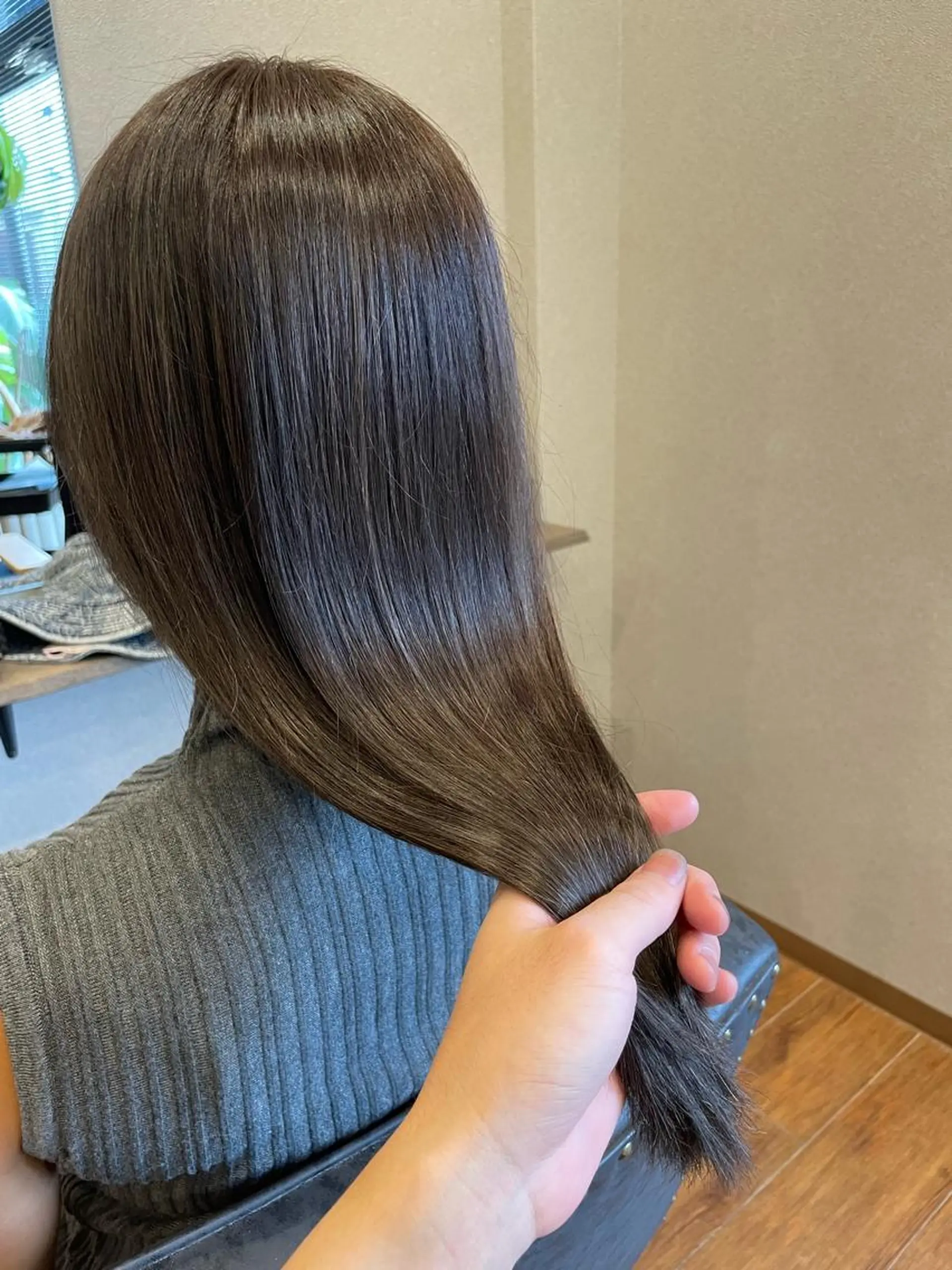 ロング カラー グレージュ 髪質改善 ヘアカラー トリートメント clocca所属・鵜飼 真伍のヘアスタイル