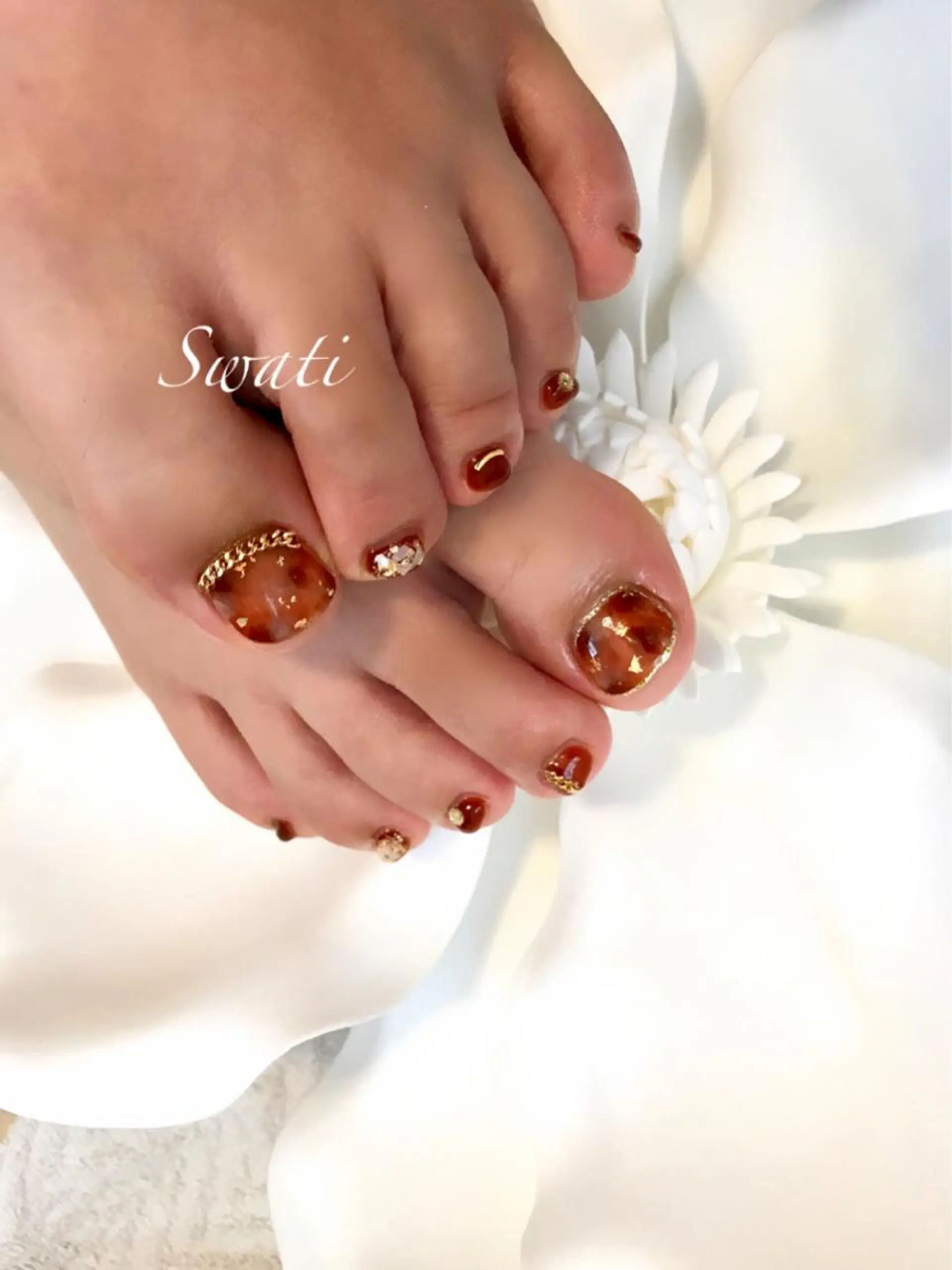 ネイル アートネイル べっ甲ネイル ブラウン フットネイル ニュアンスネイル yuko （ネイリスト）のネイルデザイン