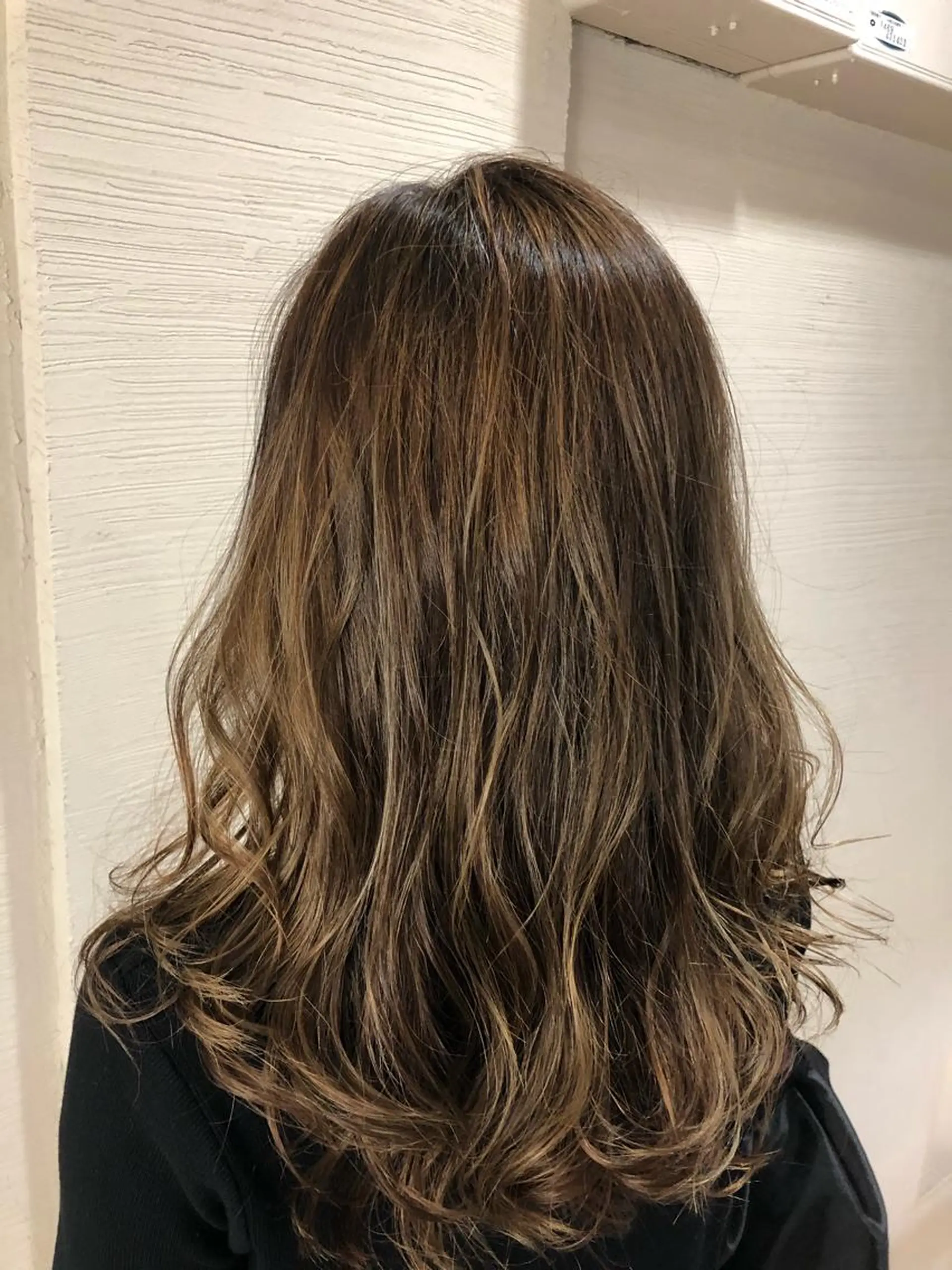 カラー ベージュカラー グラデーションカラー ハイライトカラー レイヤーカット 早崎太生のヘアスタイル