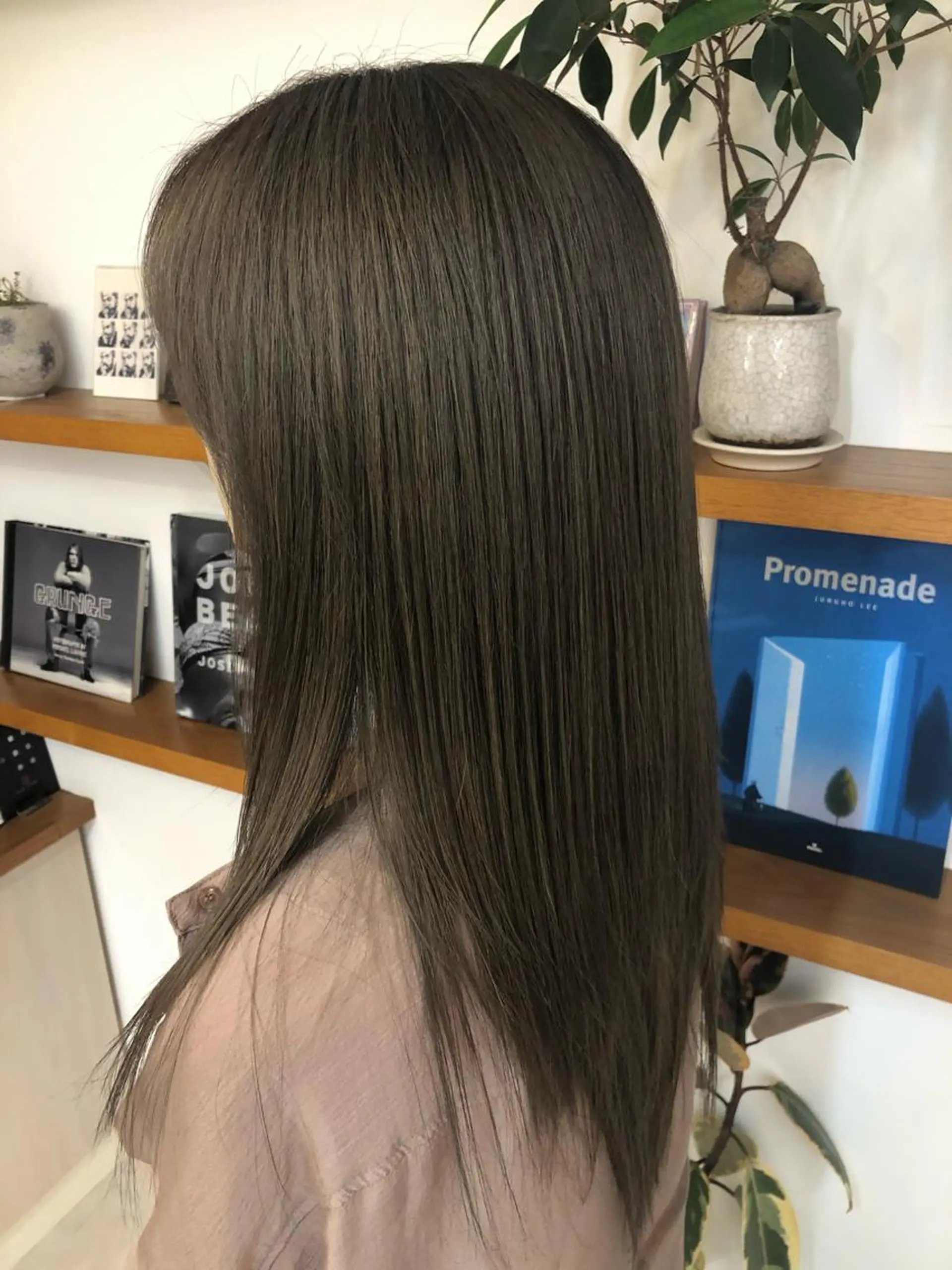 カラー グレージュ リンダ所属・ボブ/ブリーチ /顔周り/すずきのヘアスタイル