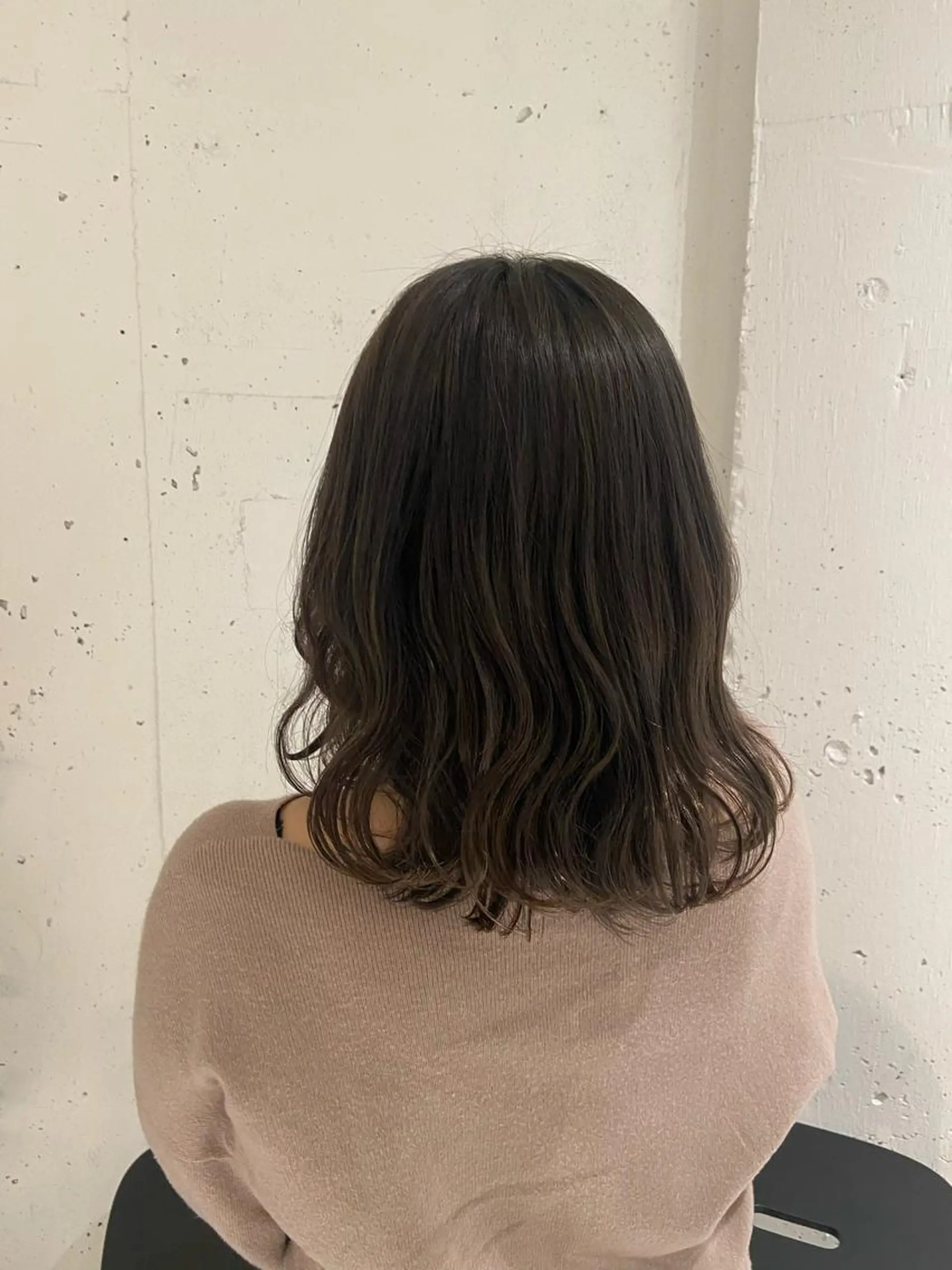 ミディアム カラー ブリーチ ケアブリーチ 透明感カラー ダブルカラー グレージュ カジュアルを女っぽく 𝗮𝘆𝗮𝗰𝗼のヘアスタイル