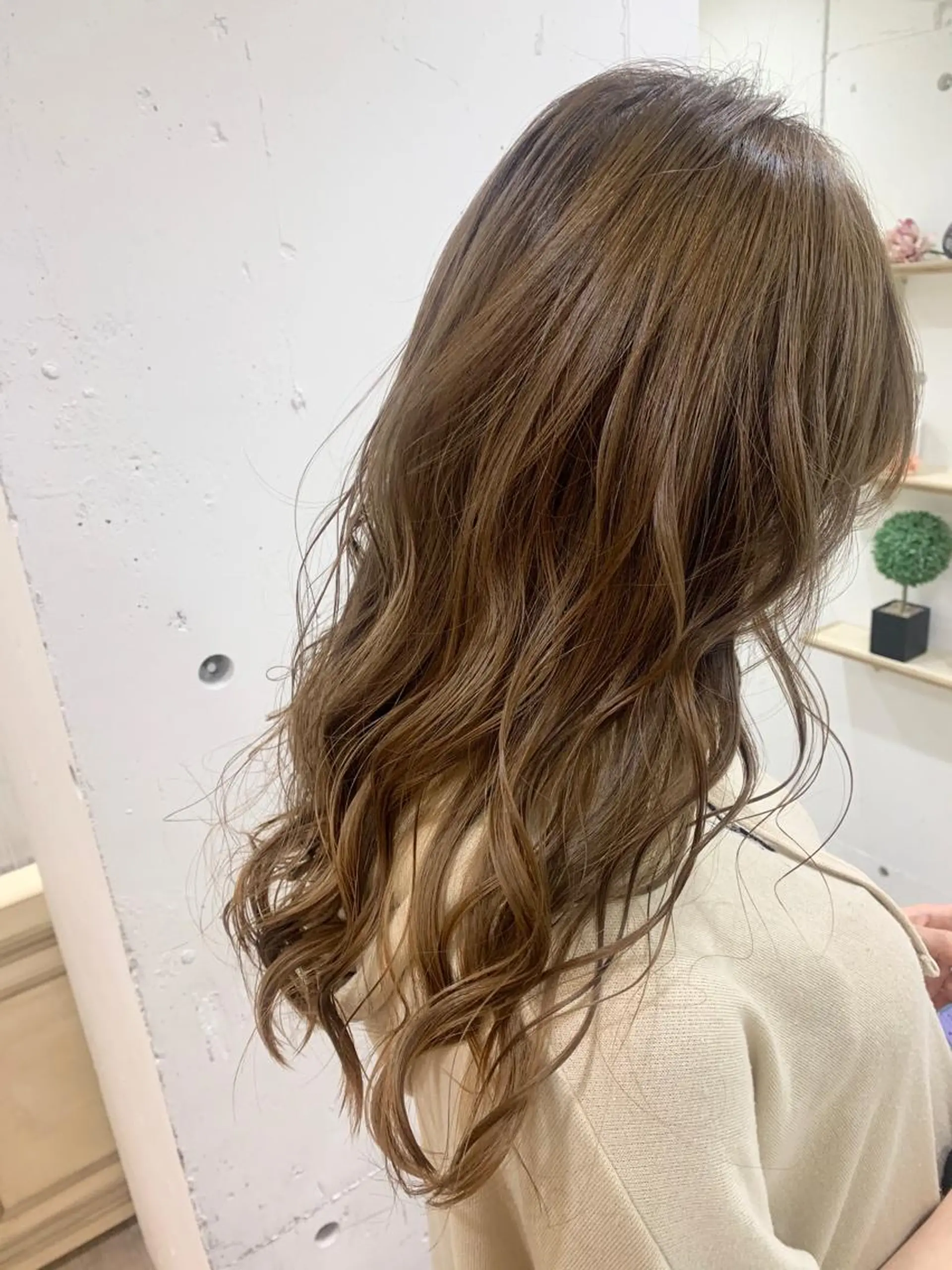 ロング カラー ブリーチ グレージュ ヘアカラー トリートメント 🍑艶髪✖️暖色系 ✨momoka🍑のヘアスタイル