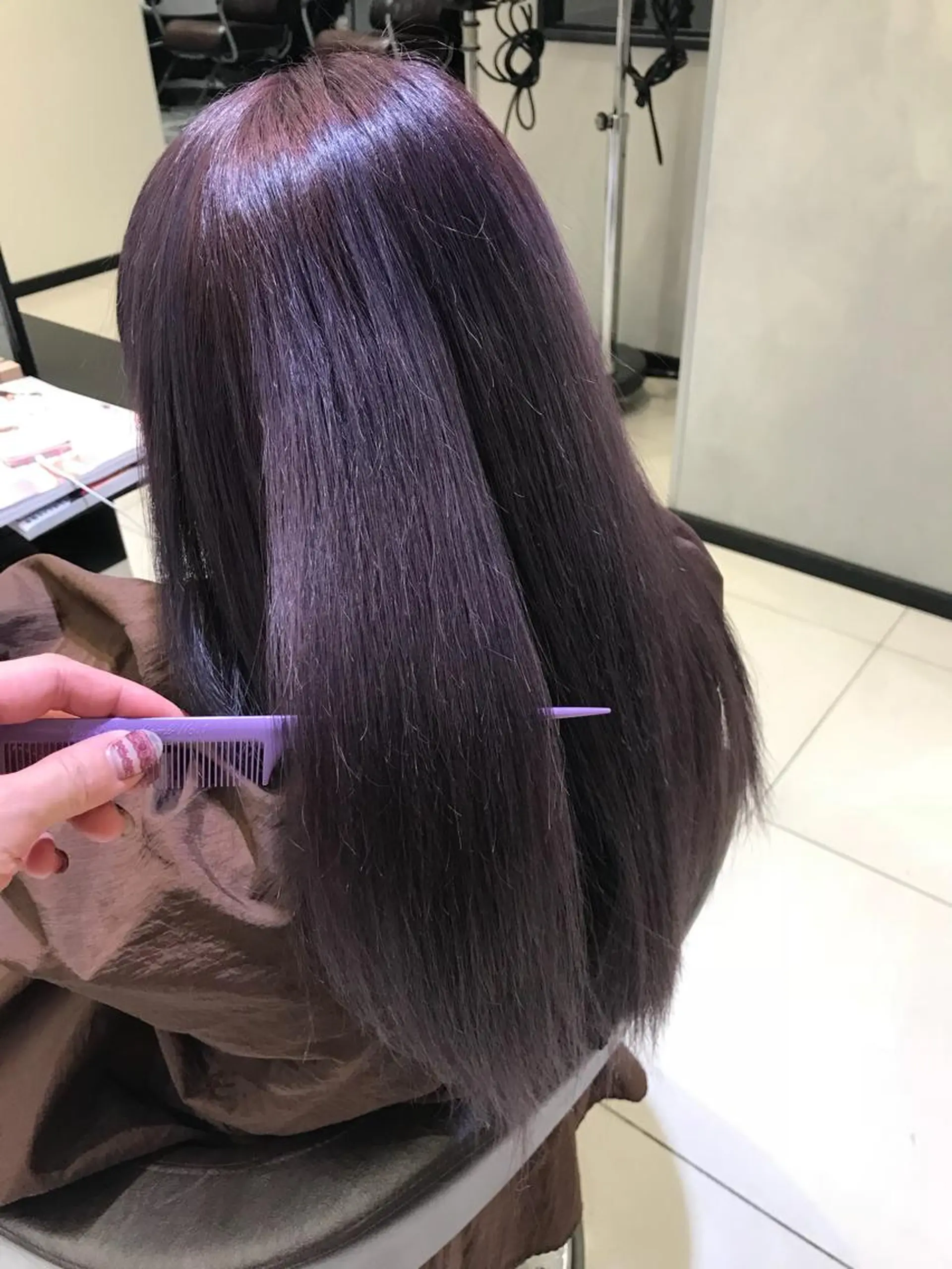 セミロング カラー アッシュ ブリーチ ラベンダーカラー ラベンダーアッシュ Renatus店長 金子裕美のヘアスタイル