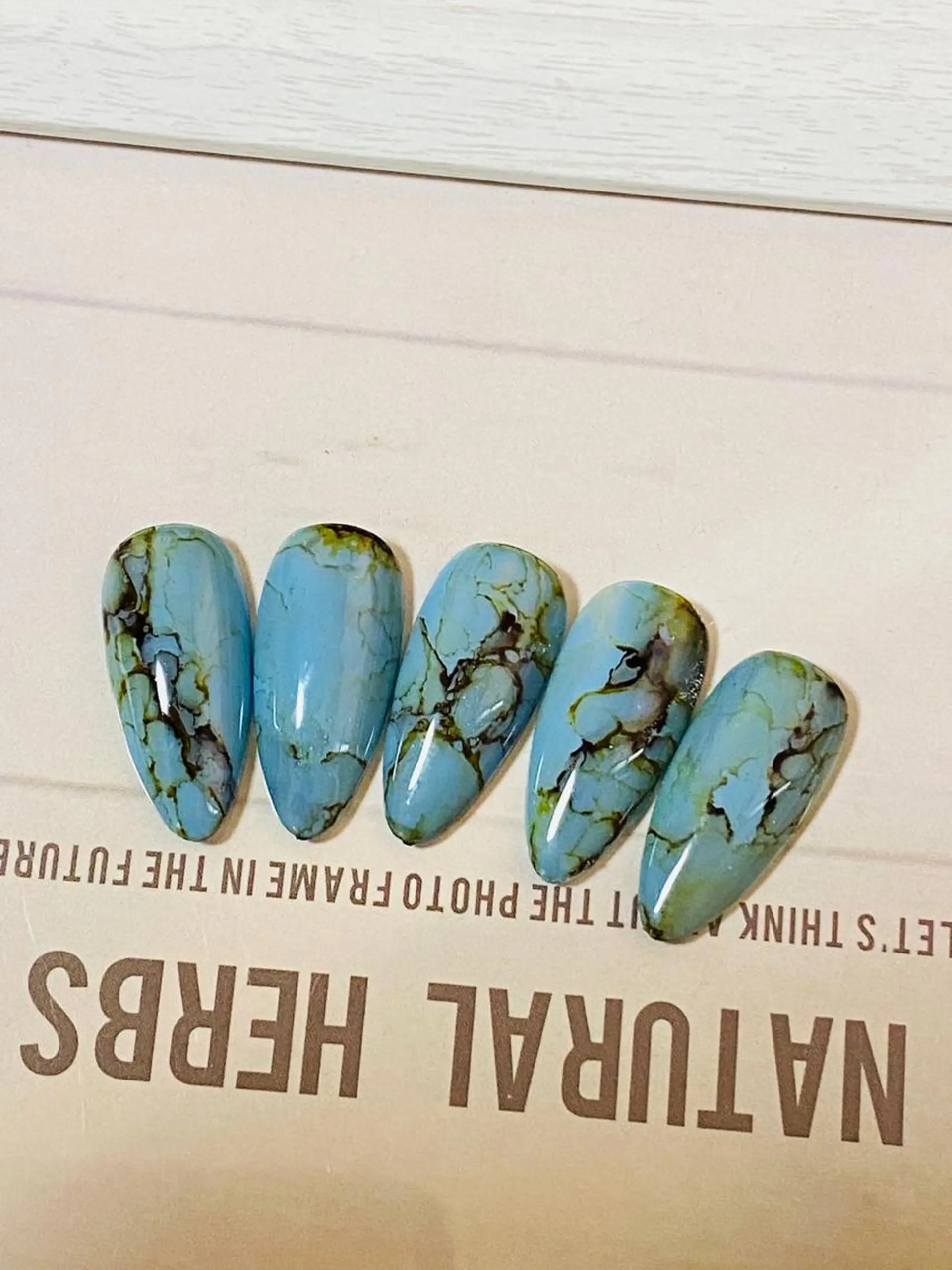 ネイル ストーンネイル 自宅ネイルサロン ♦️nuance♦️のネイルデザイン